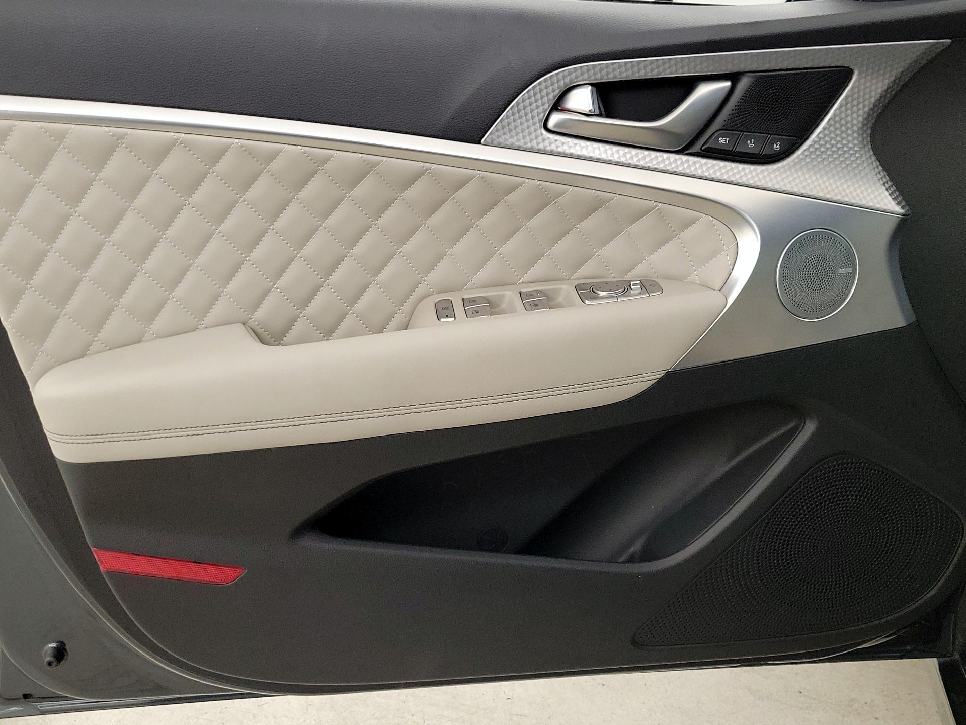 Thumbnail: 2023 Genesis G70 - 12