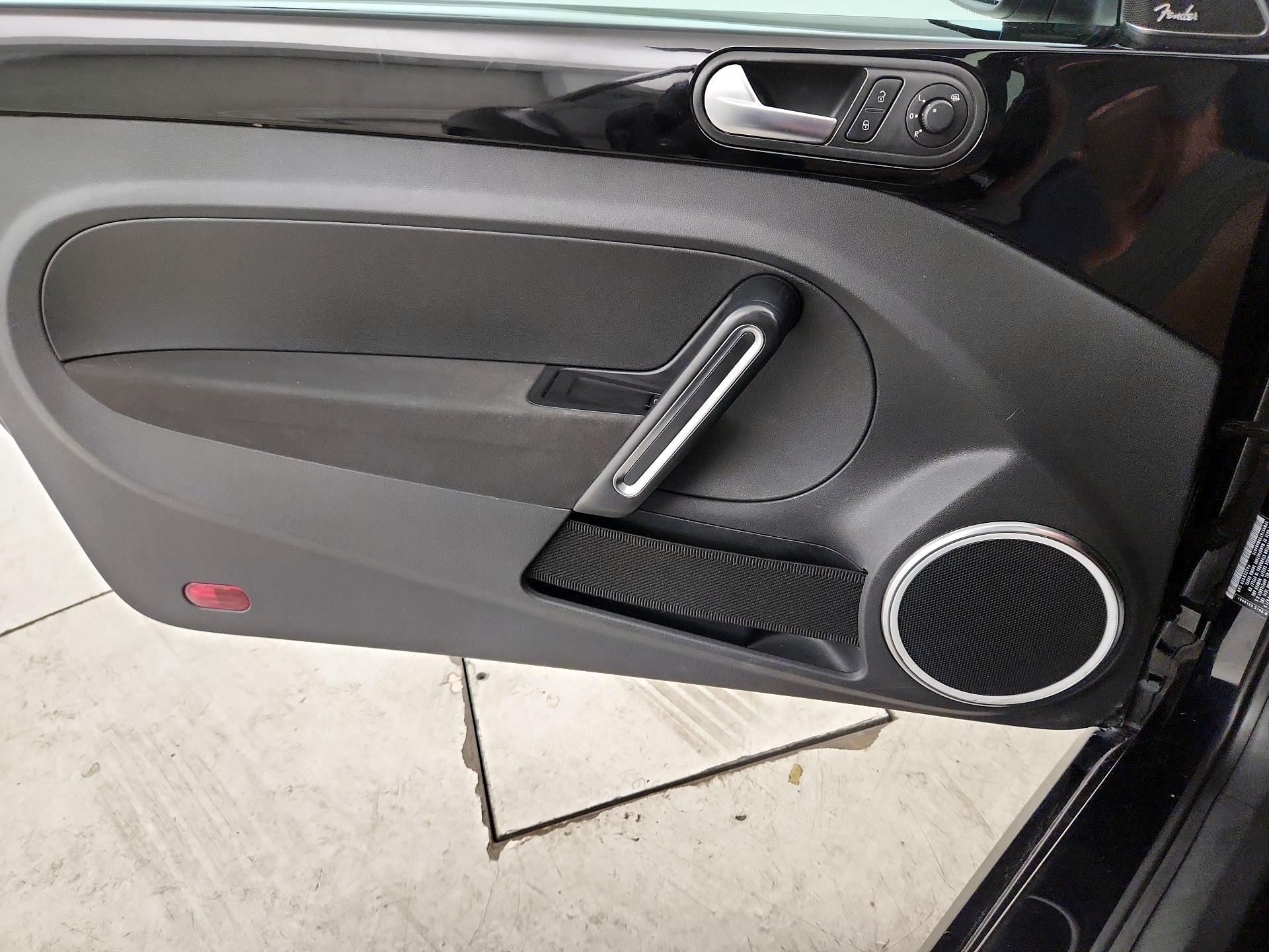 Thumbnail: 2013 Volkswagen Beetle - 12