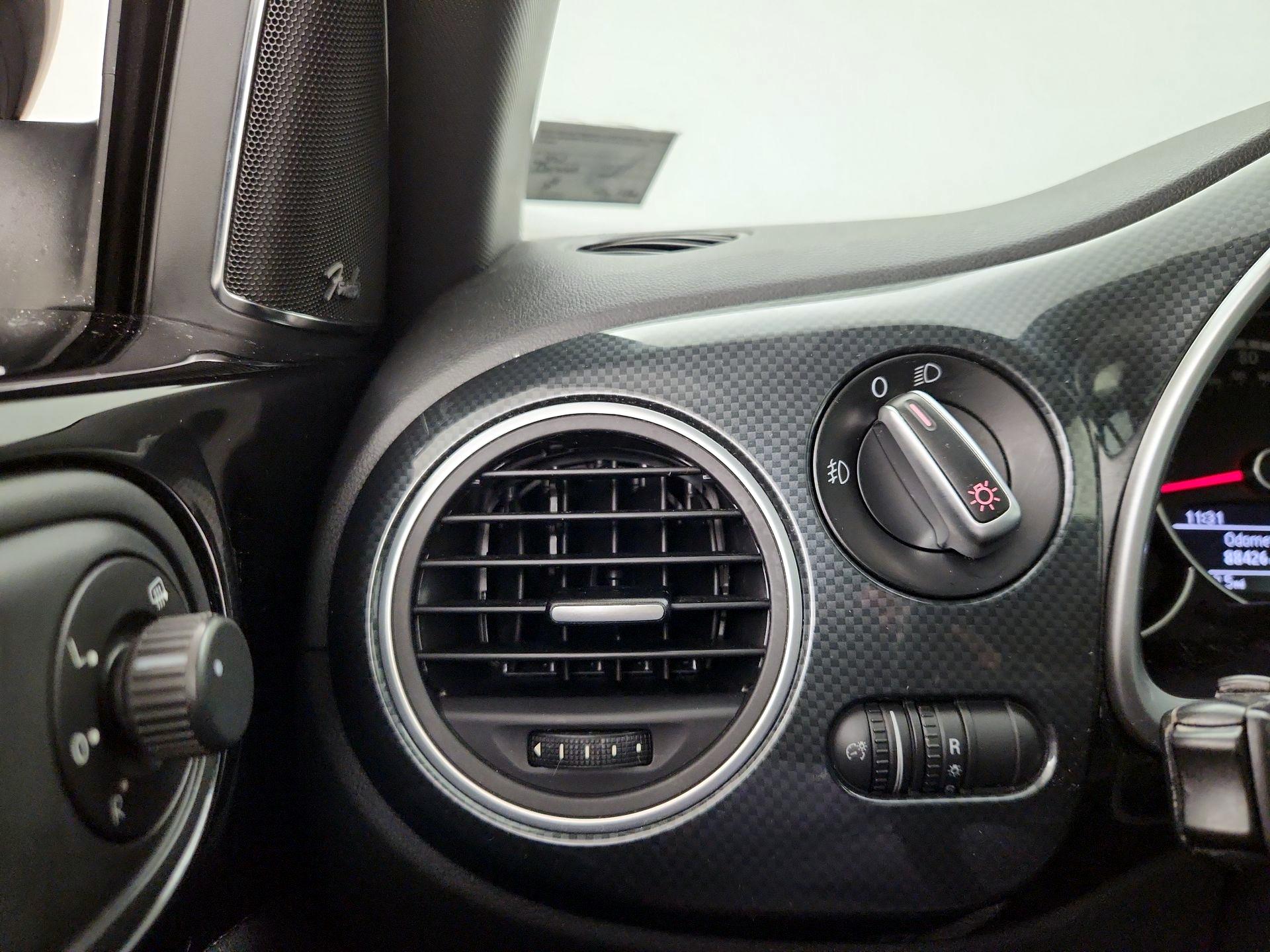 Thumbnail: 2013 Volkswagen Beetle - 13