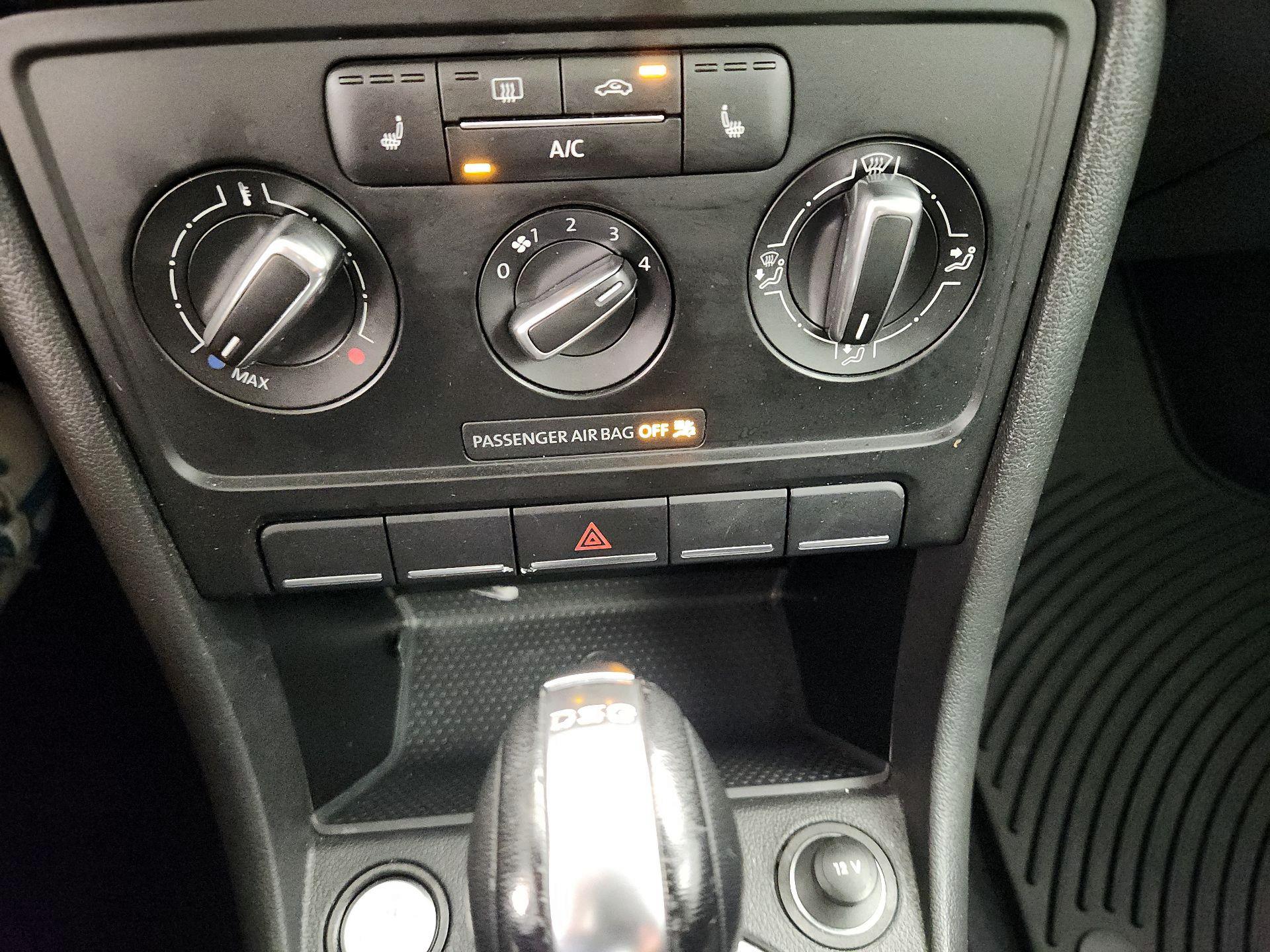 Thumbnail: 2013 Volkswagen Beetle - 15