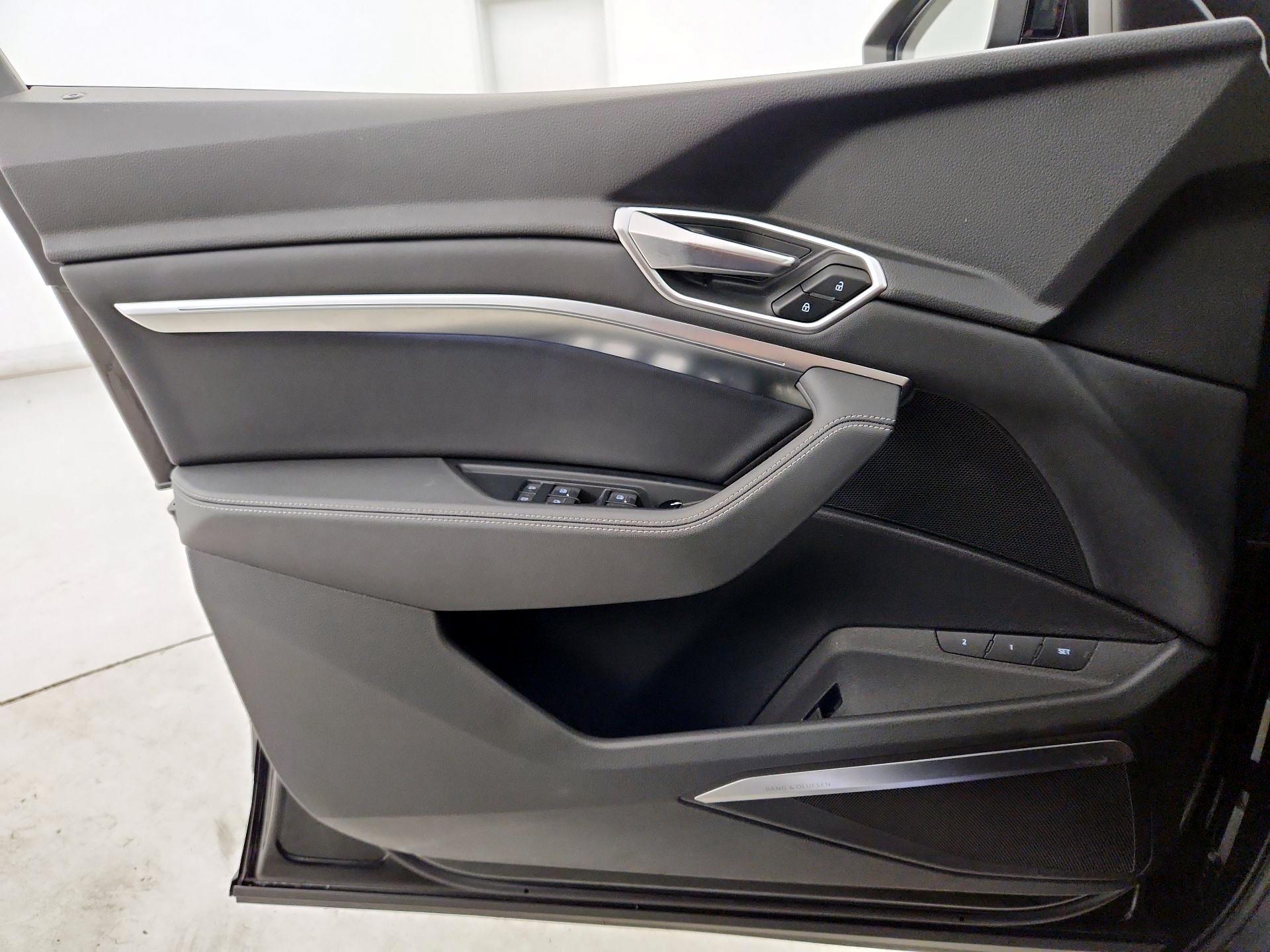 Thumbnail: 2021 Audi e-tron - 12