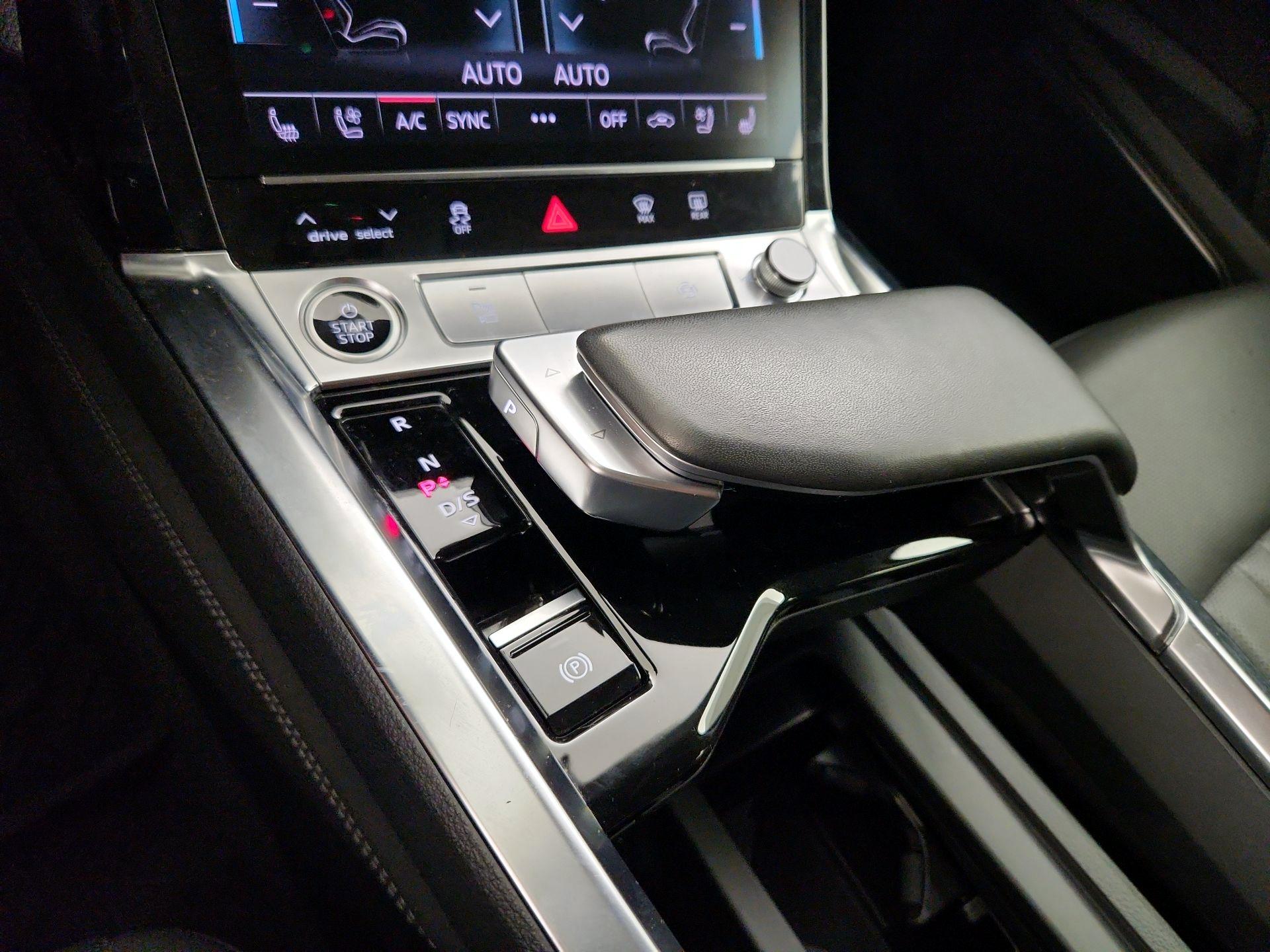 Thumbnail: 2021 Audi e-tron - 18