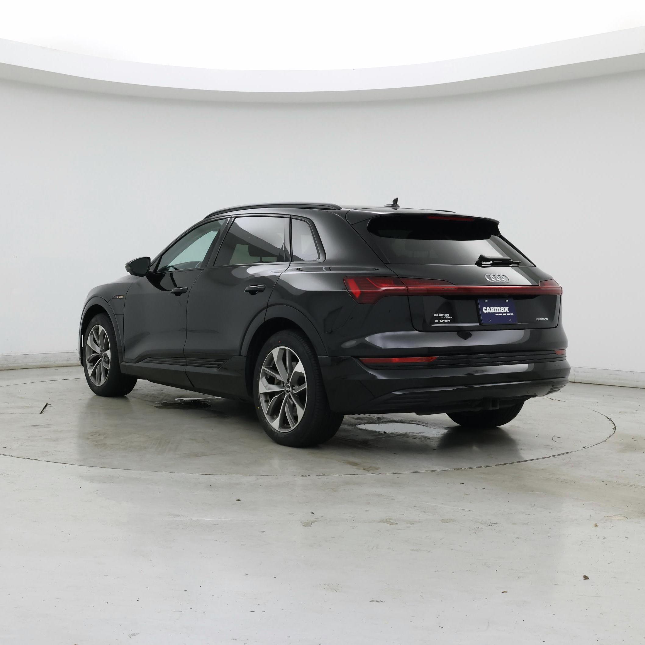Thumbnail: 2021 Audi e-tron - 2