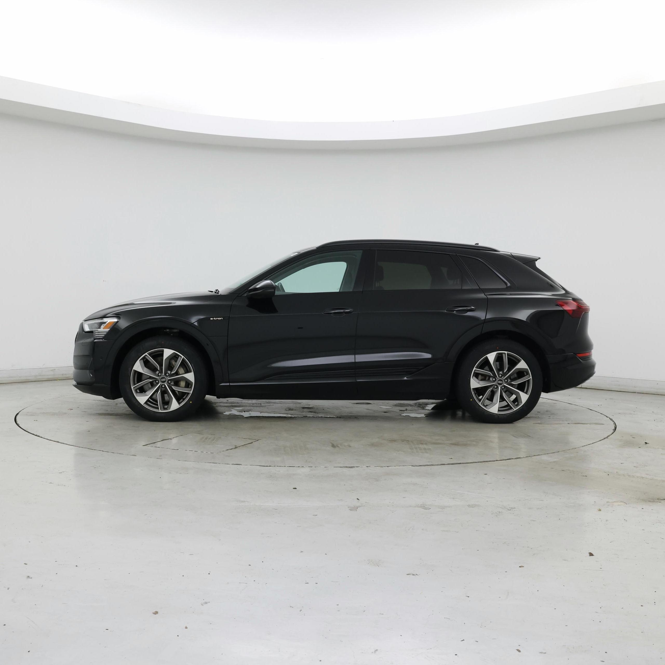 Thumbnail: 2021 Audi e-tron - 3