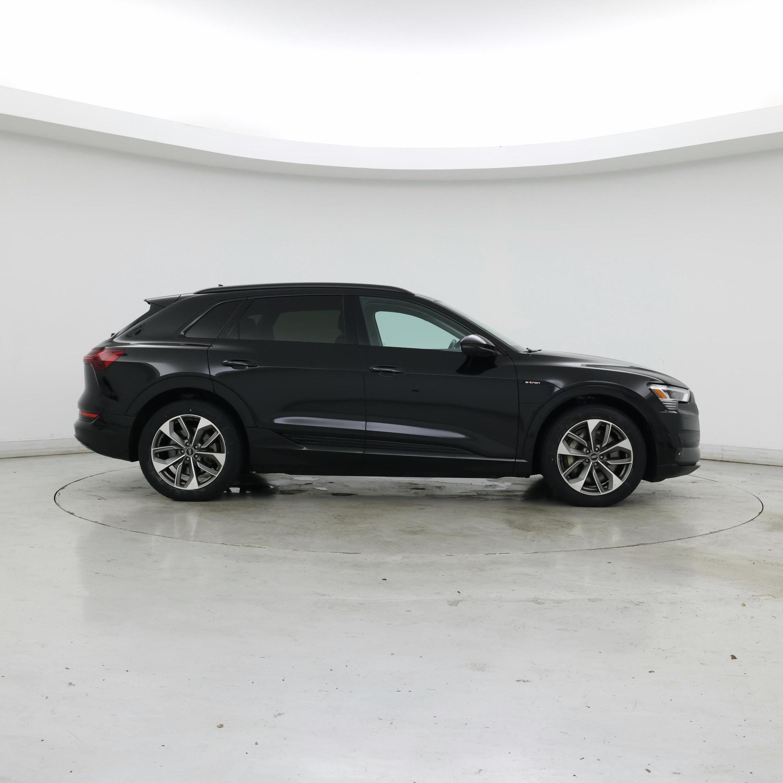 Thumbnail: 2021 Audi e-tron - 7