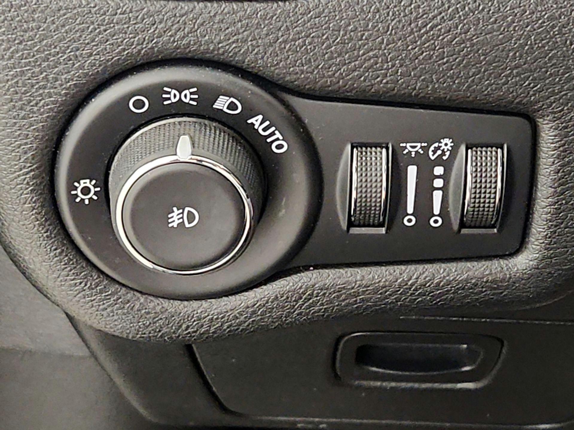 Thumbnail: 2015 Jeep Cherokee - 13