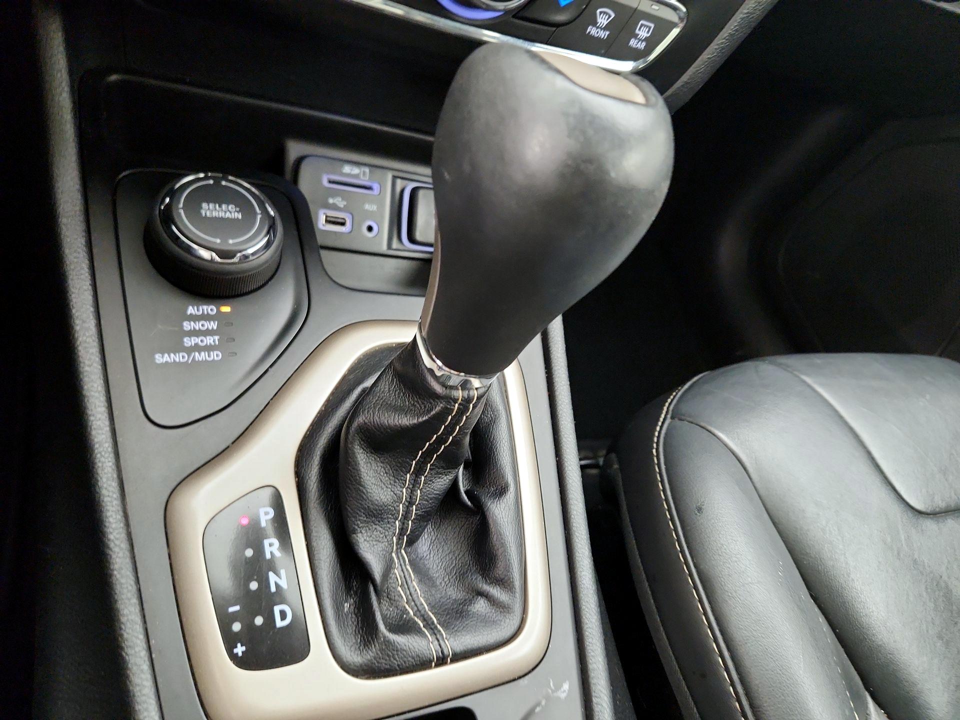 Thumbnail: 2015 Jeep Cherokee - 18
