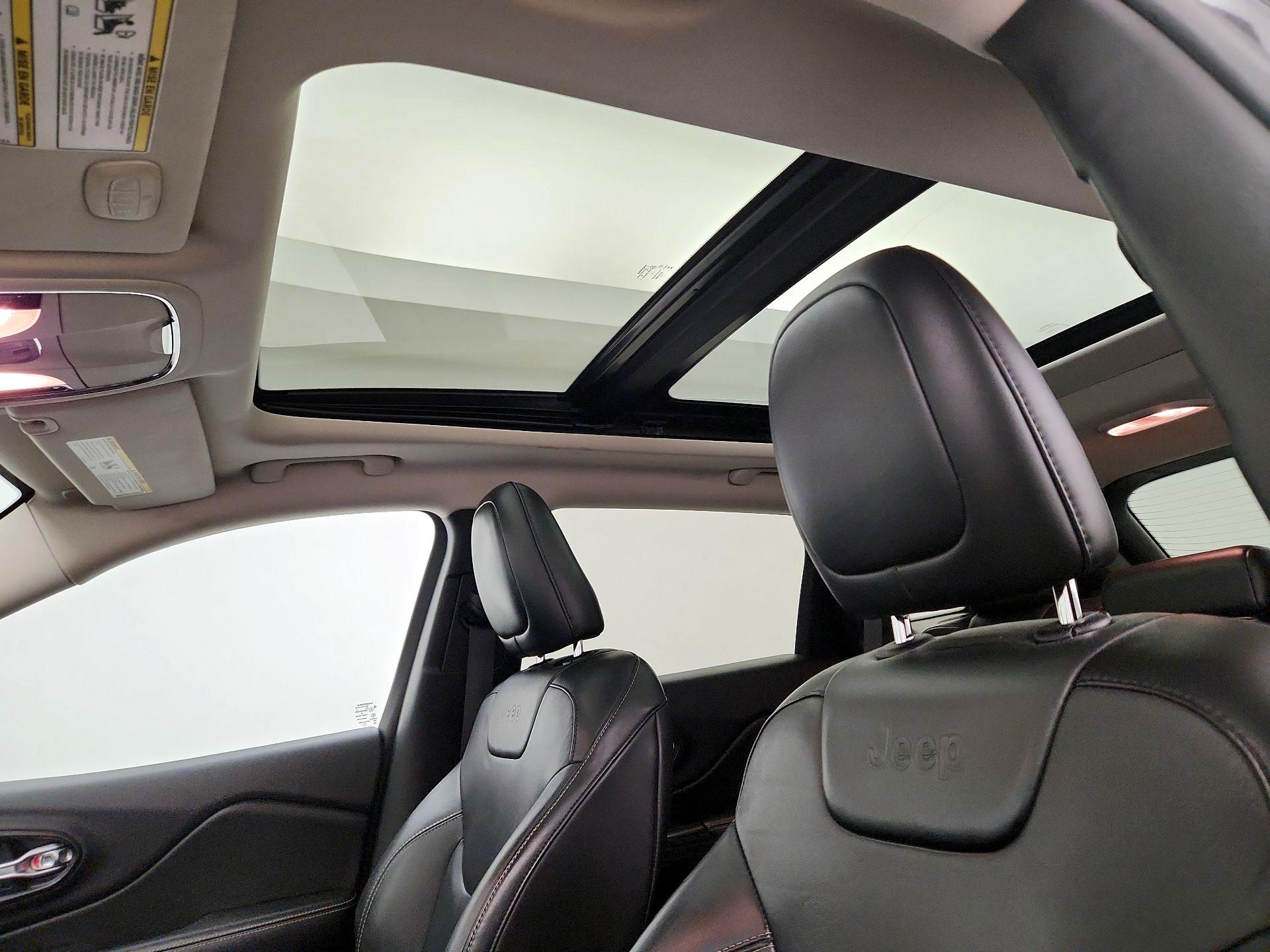 Thumbnail: 2015 Jeep Cherokee - 20