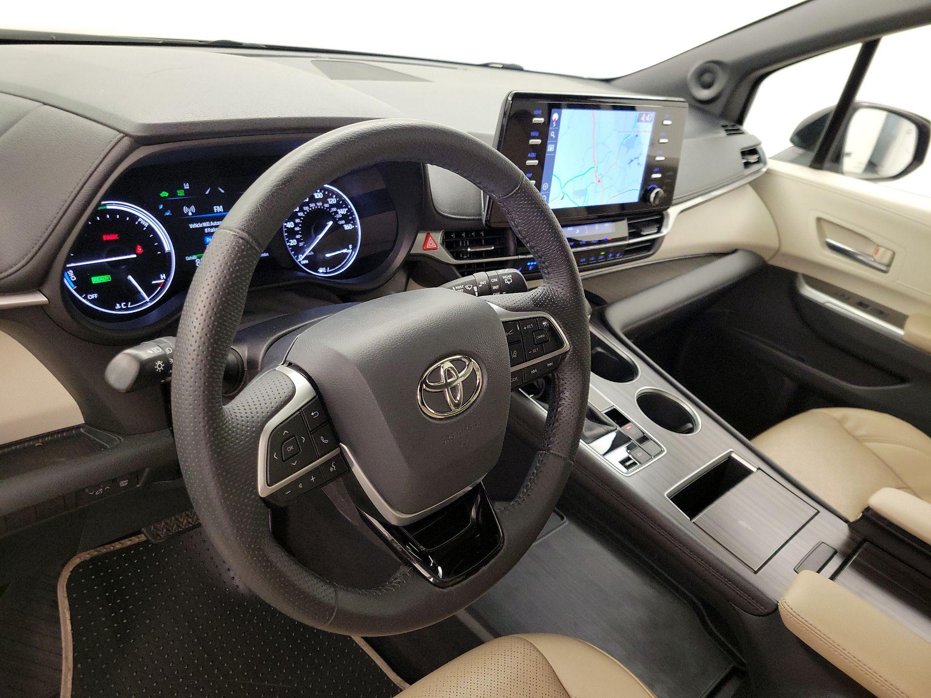 Thumbnail: 2022 Toyota Sienna - 9