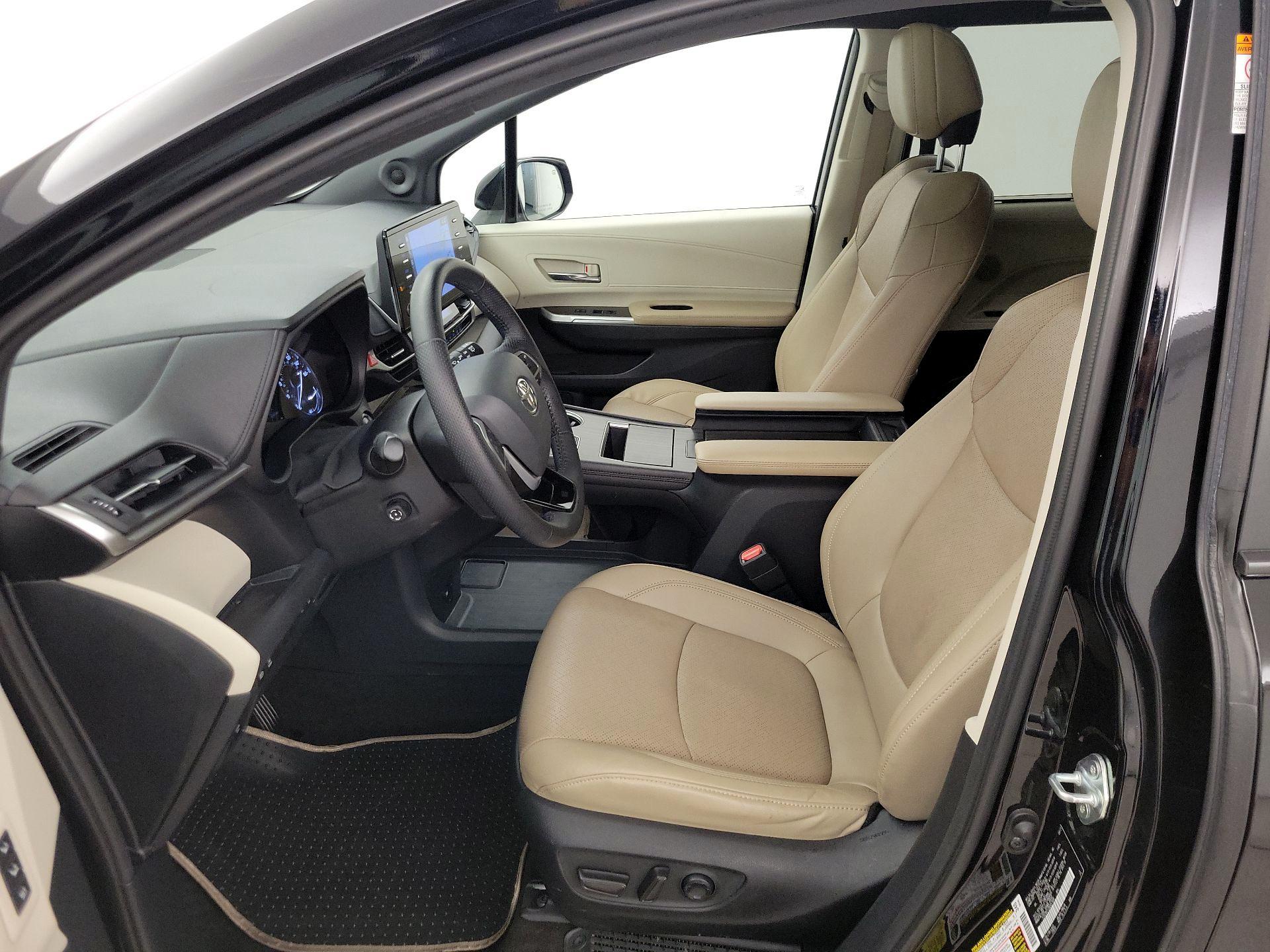 Thumbnail: 2022 Toyota Sienna - 11