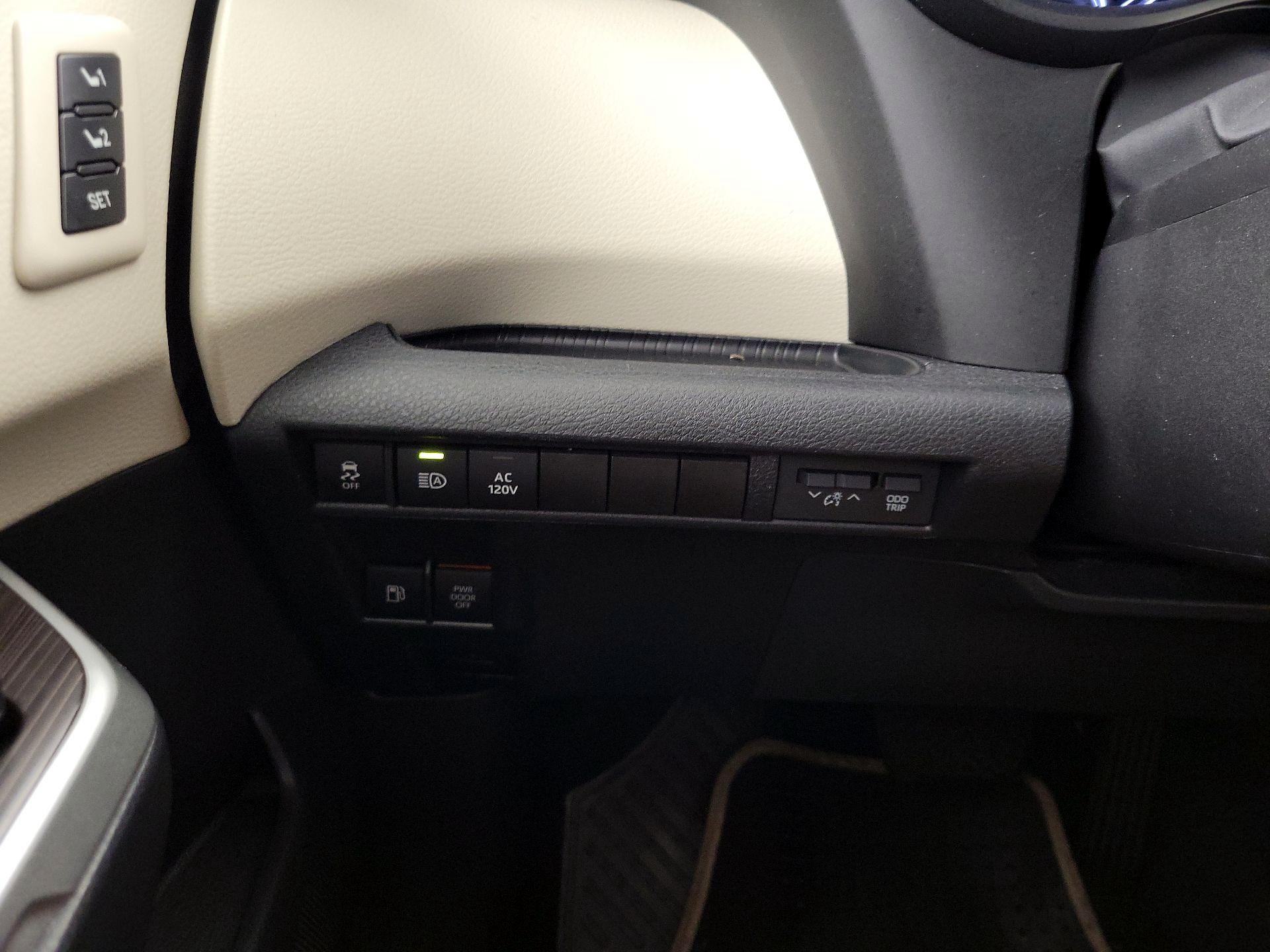 Thumbnail: 2022 Toyota Sienna - 13