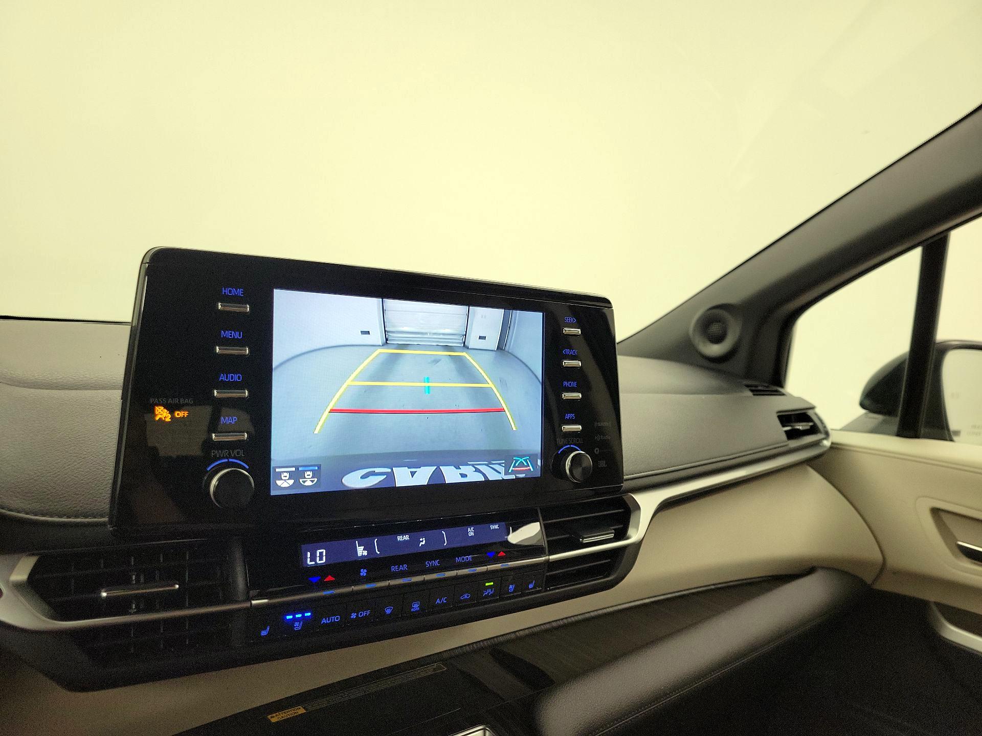 Thumbnail: 2022 Toyota Sienna - 15