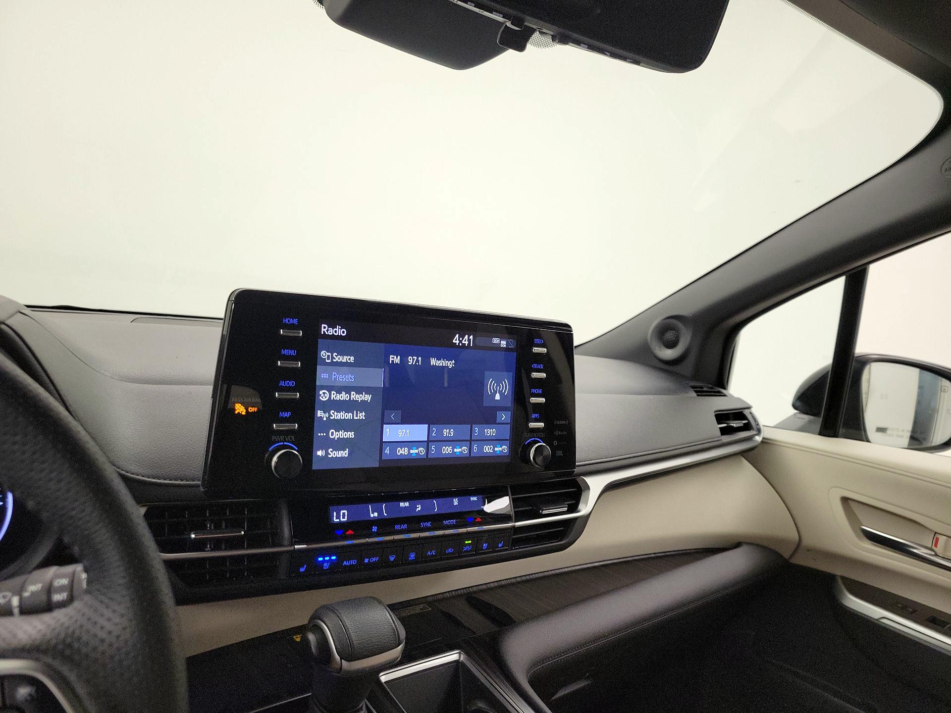 Thumbnail: 2022 Toyota Sienna - 16