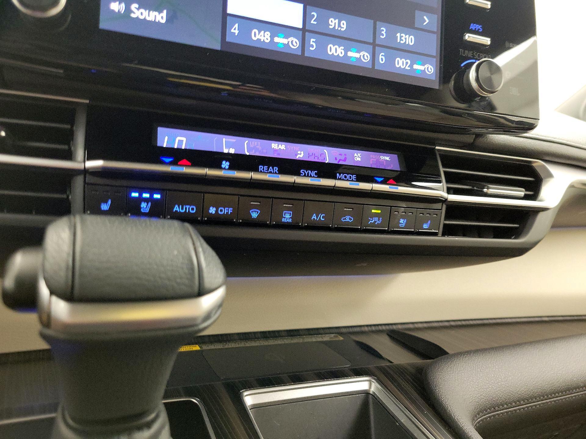 Thumbnail: 2022 Toyota Sienna - 17