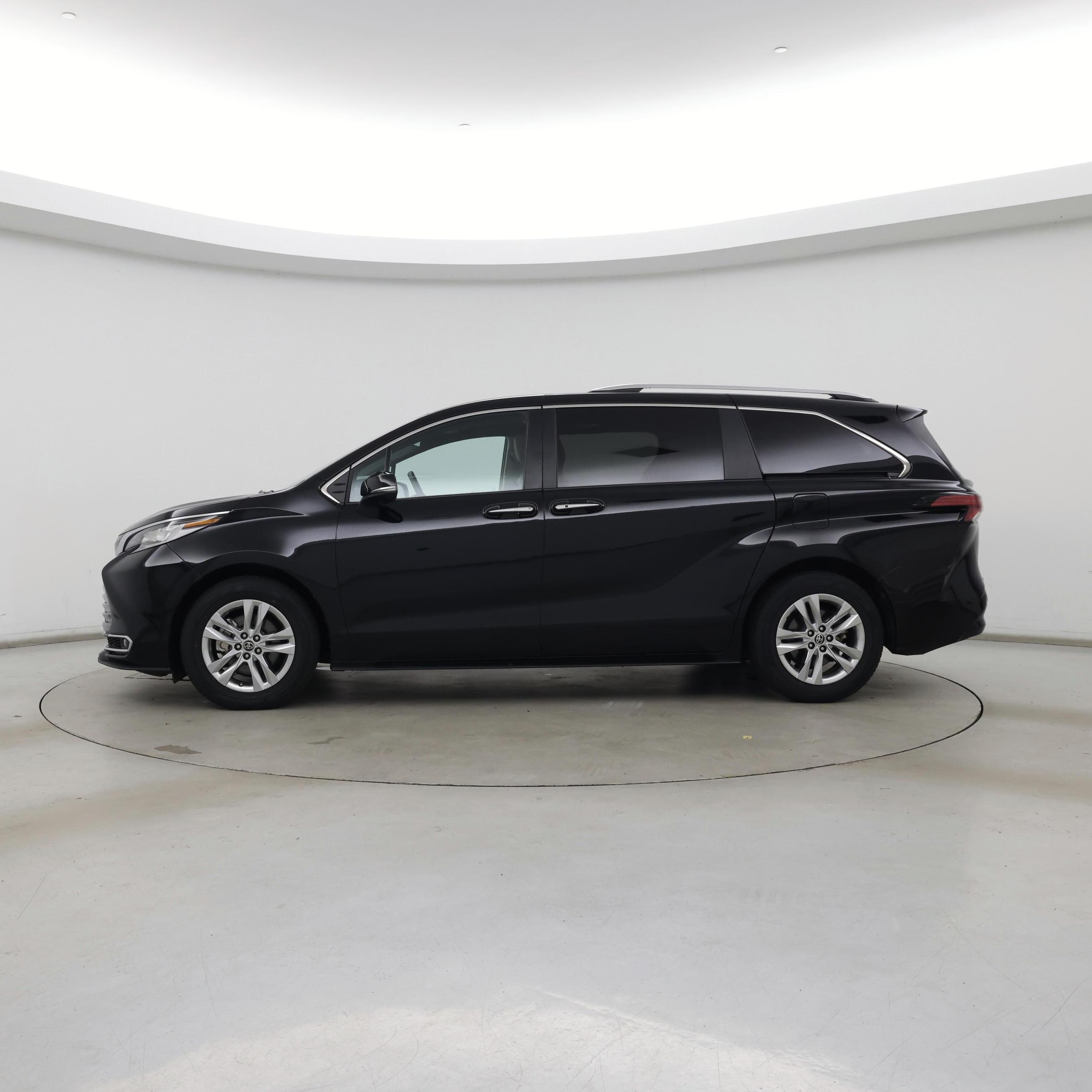 Thumbnail: 2022 Toyota Sienna - 3