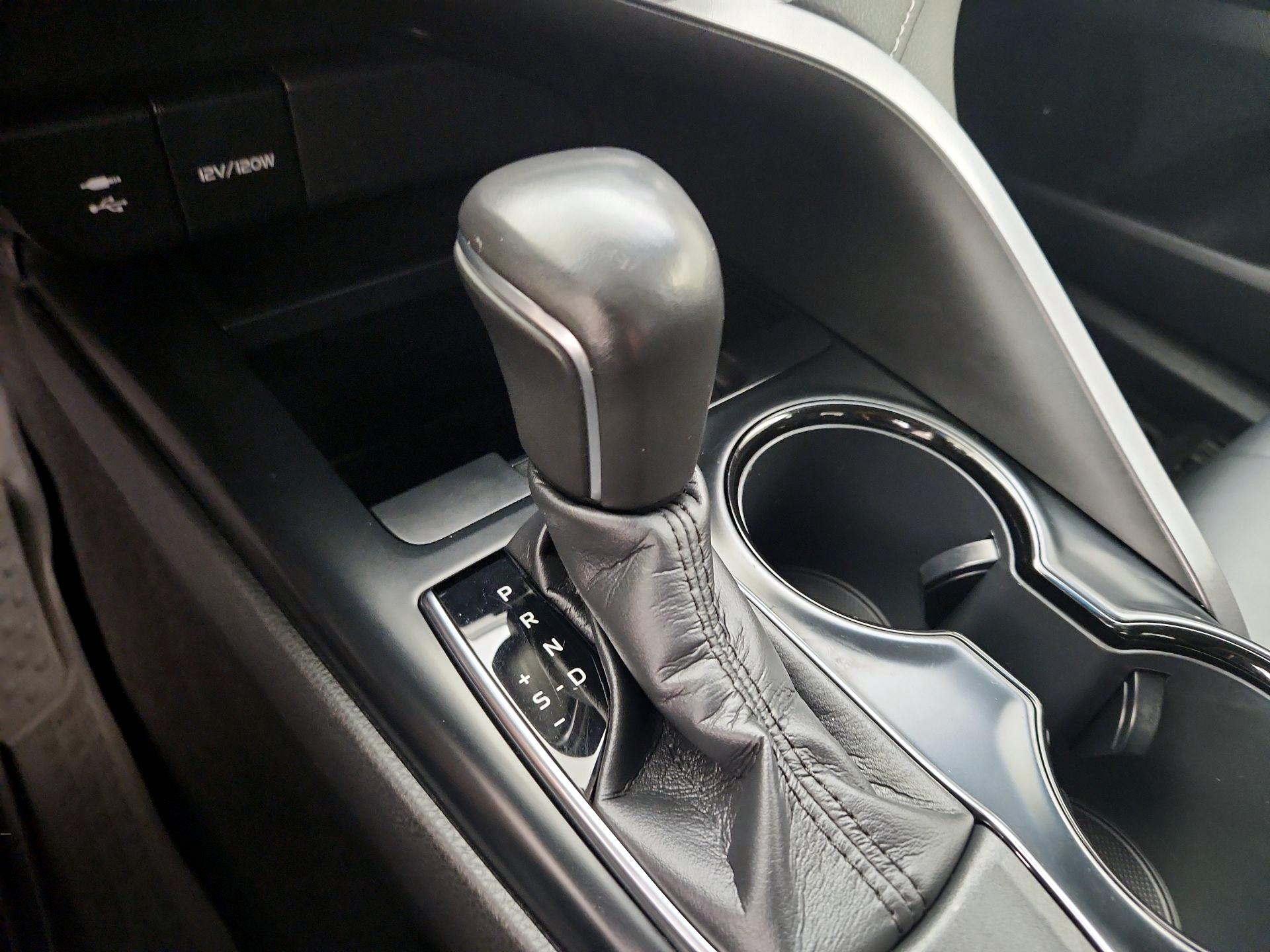 Thumbnail: 2019 Toyota Camry - 17