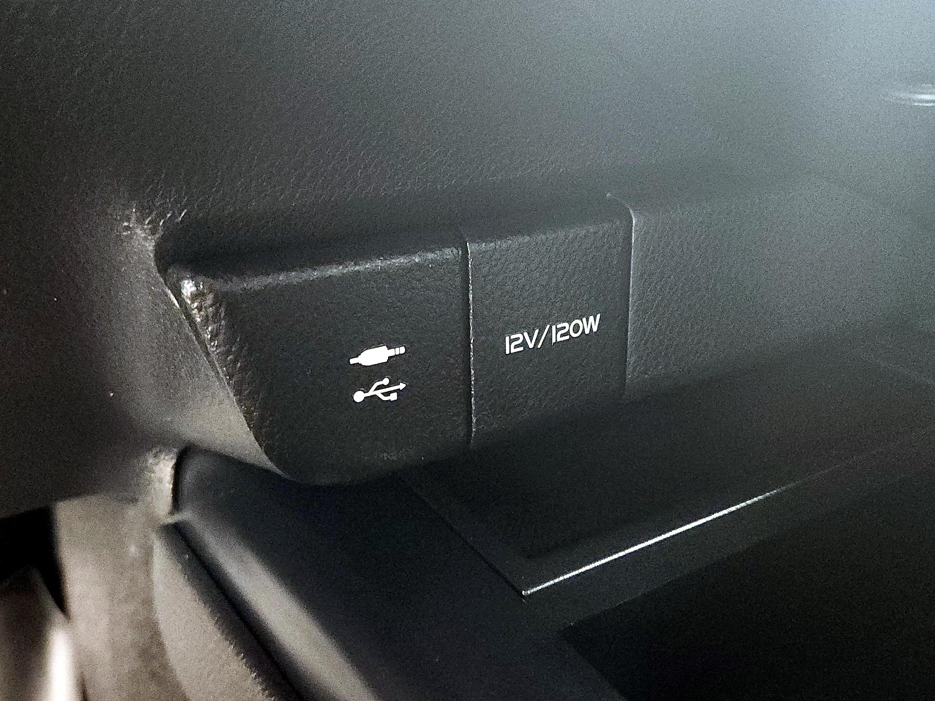 Thumbnail: 2019 Toyota Camry - 18