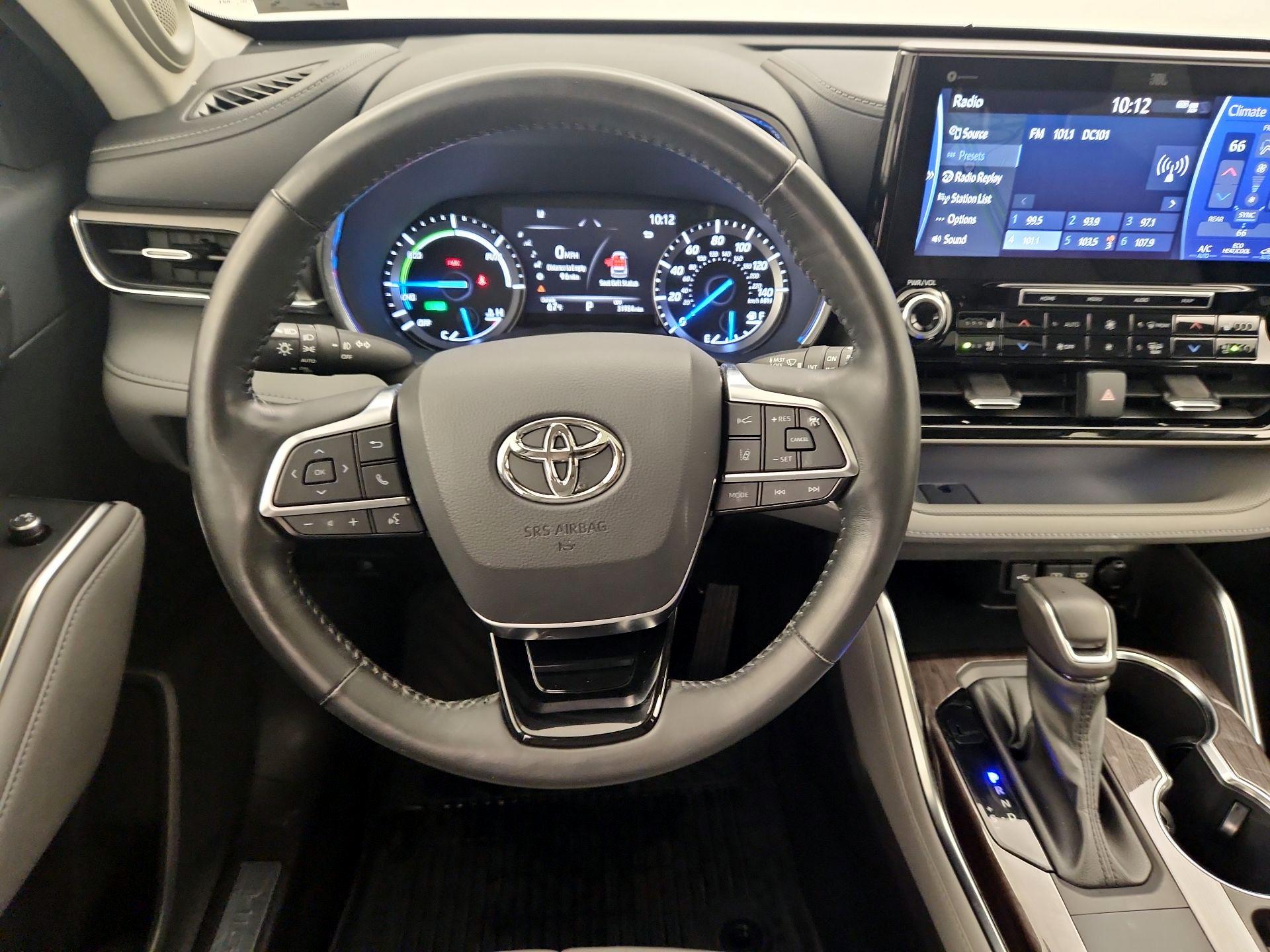 Thumbnail: 2021 Toyota Highlander - 10