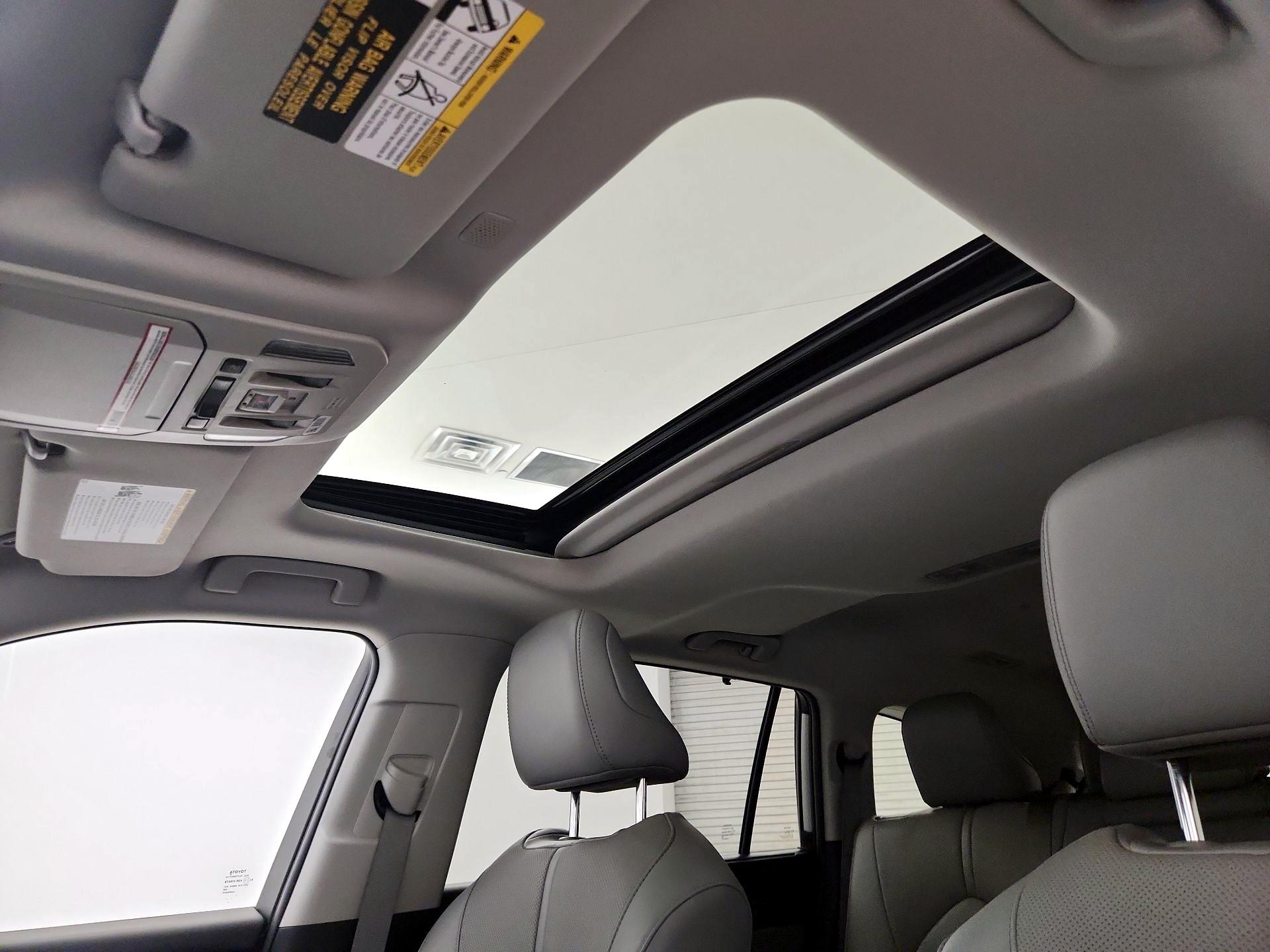 Thumbnail: 2021 Toyota Highlander - 19