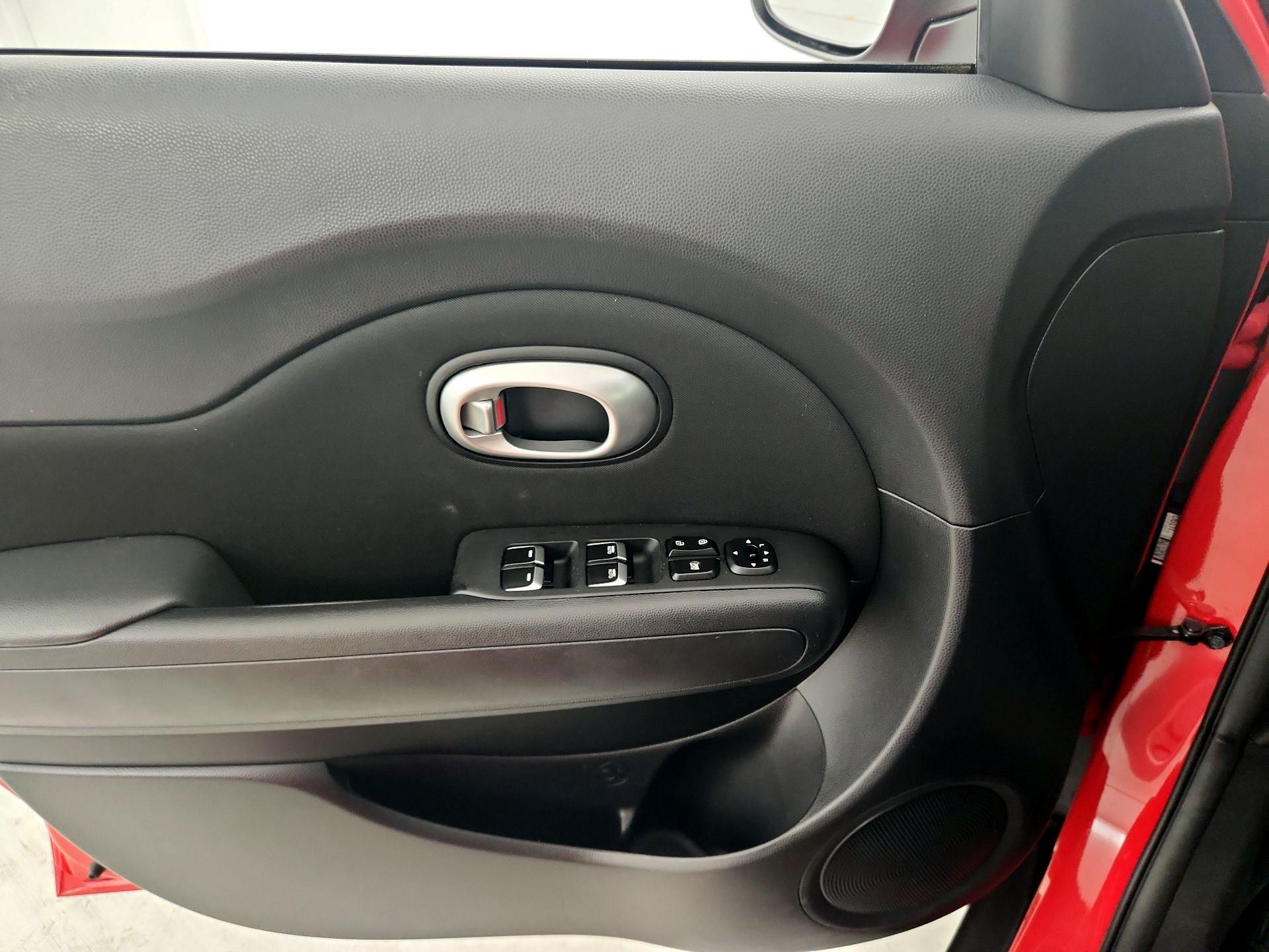 Thumbnail: 2017 Kia Soul - 12