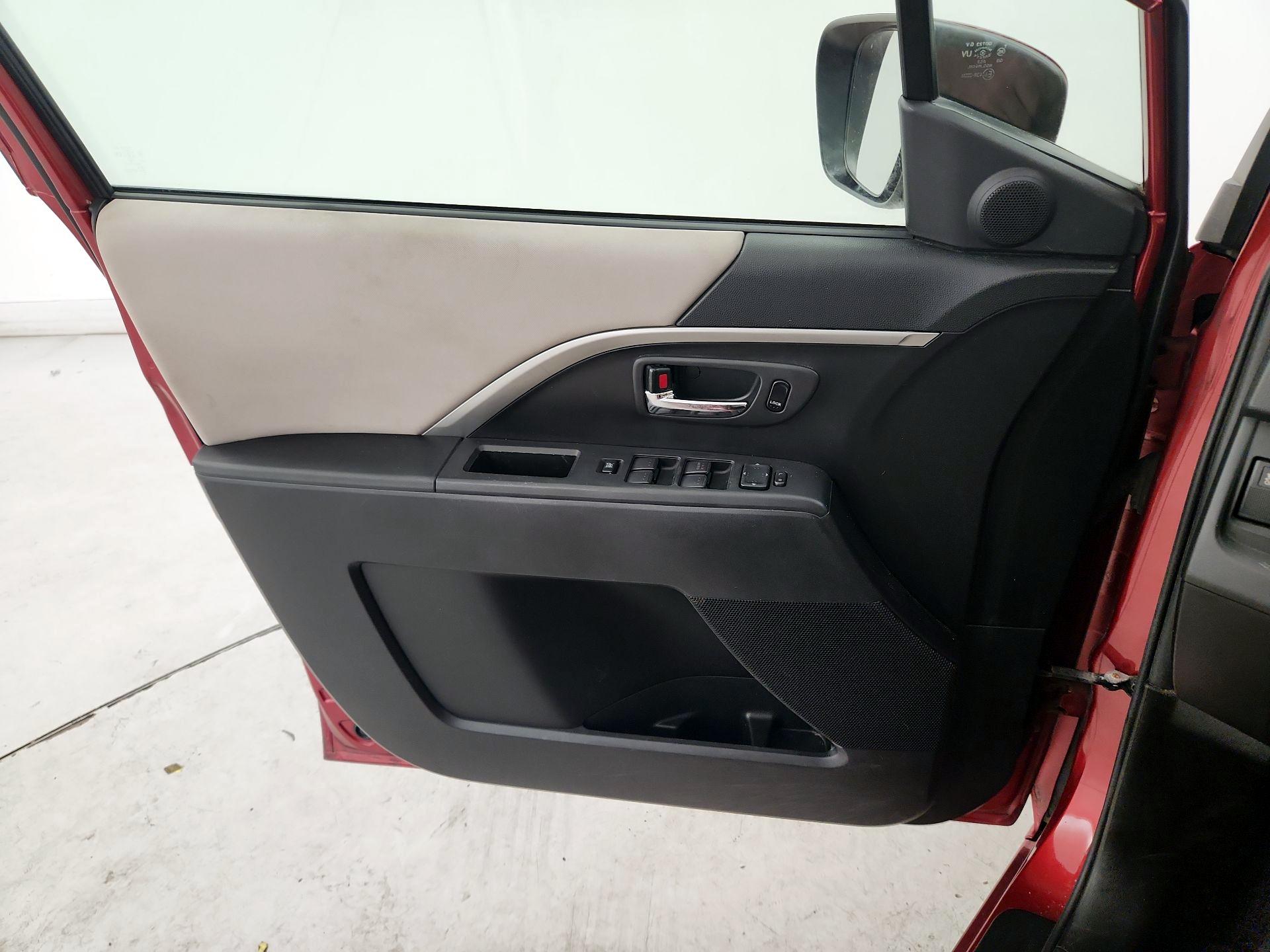 Thumbnail: 2014 Mazda Mazda5 - 12