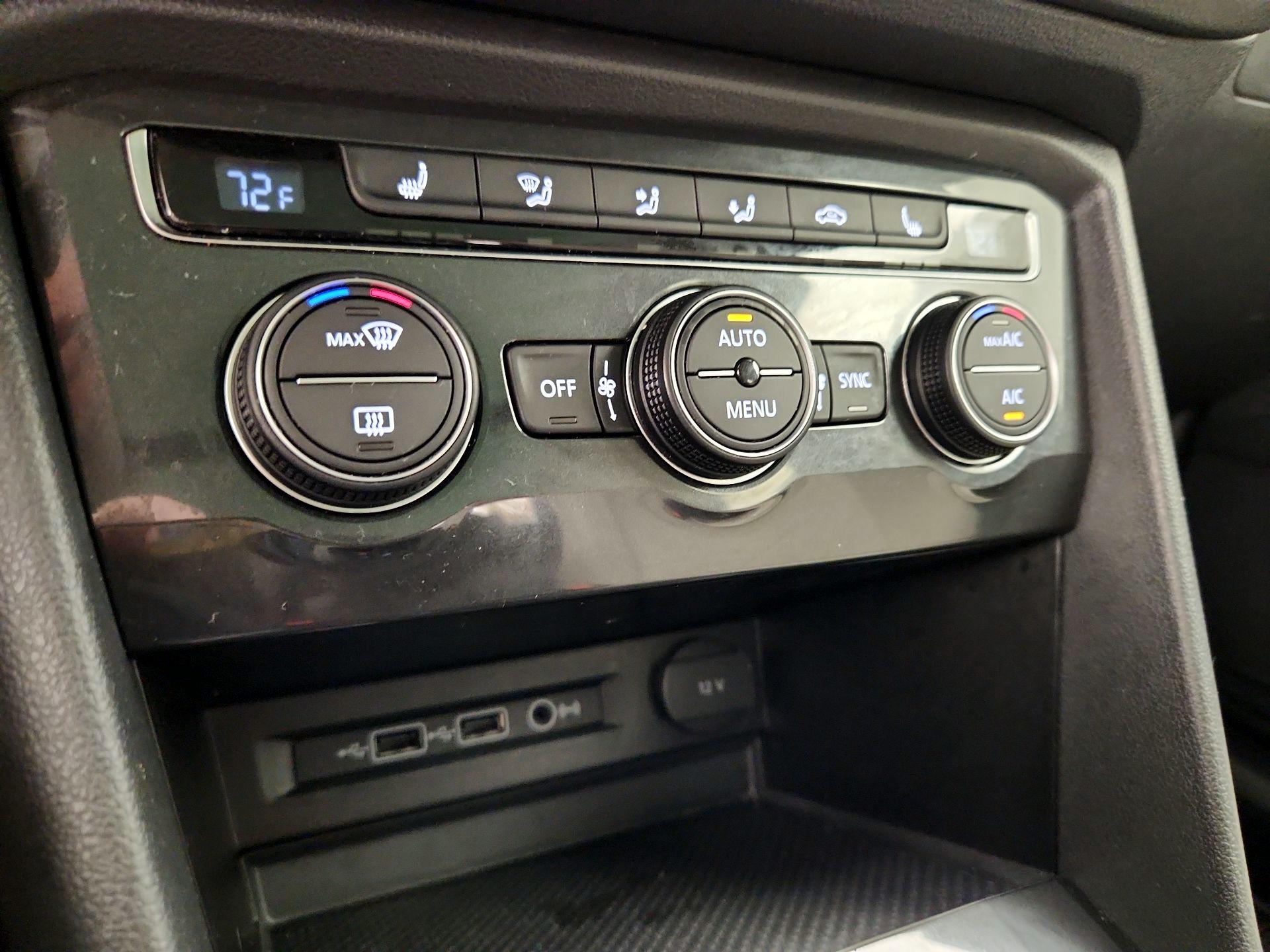 Thumbnail: 2018 Volkswagen Tiguan - 17