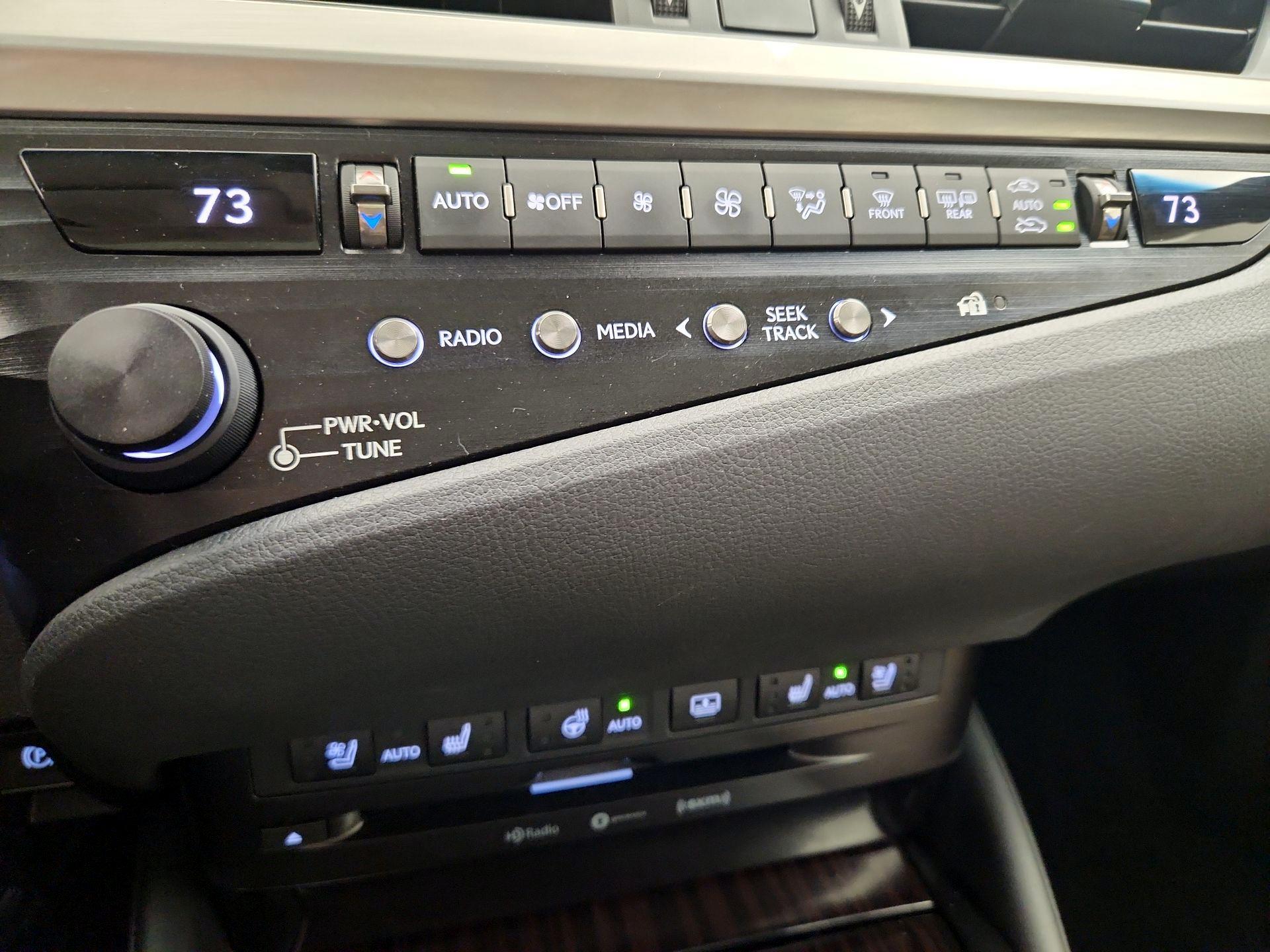Thumbnail: 2019 Lexus ES - 17