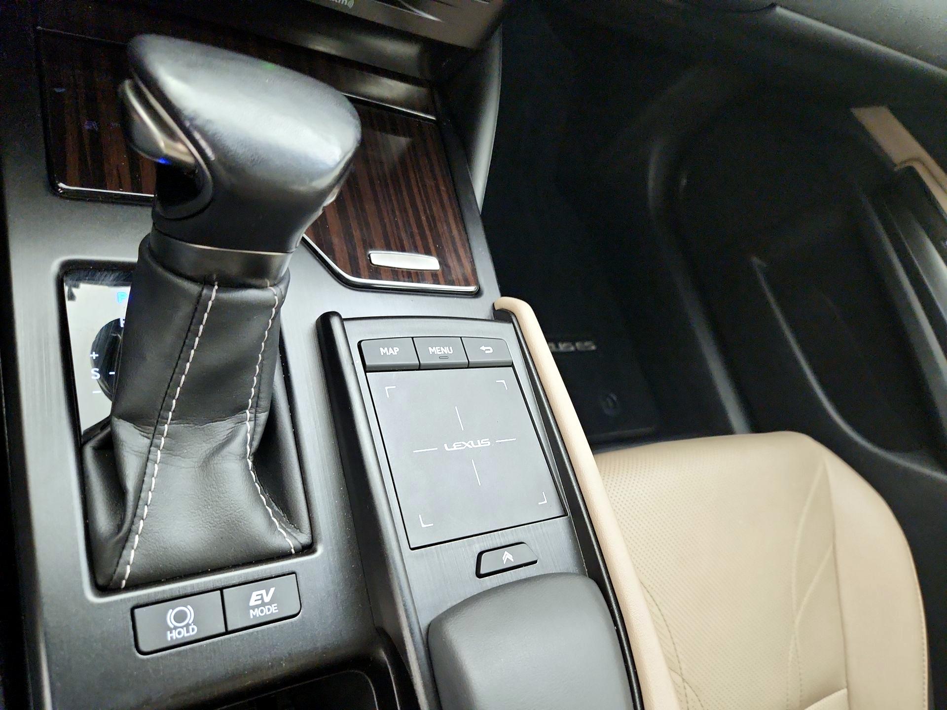 Thumbnail: 2019 Lexus ES - 18