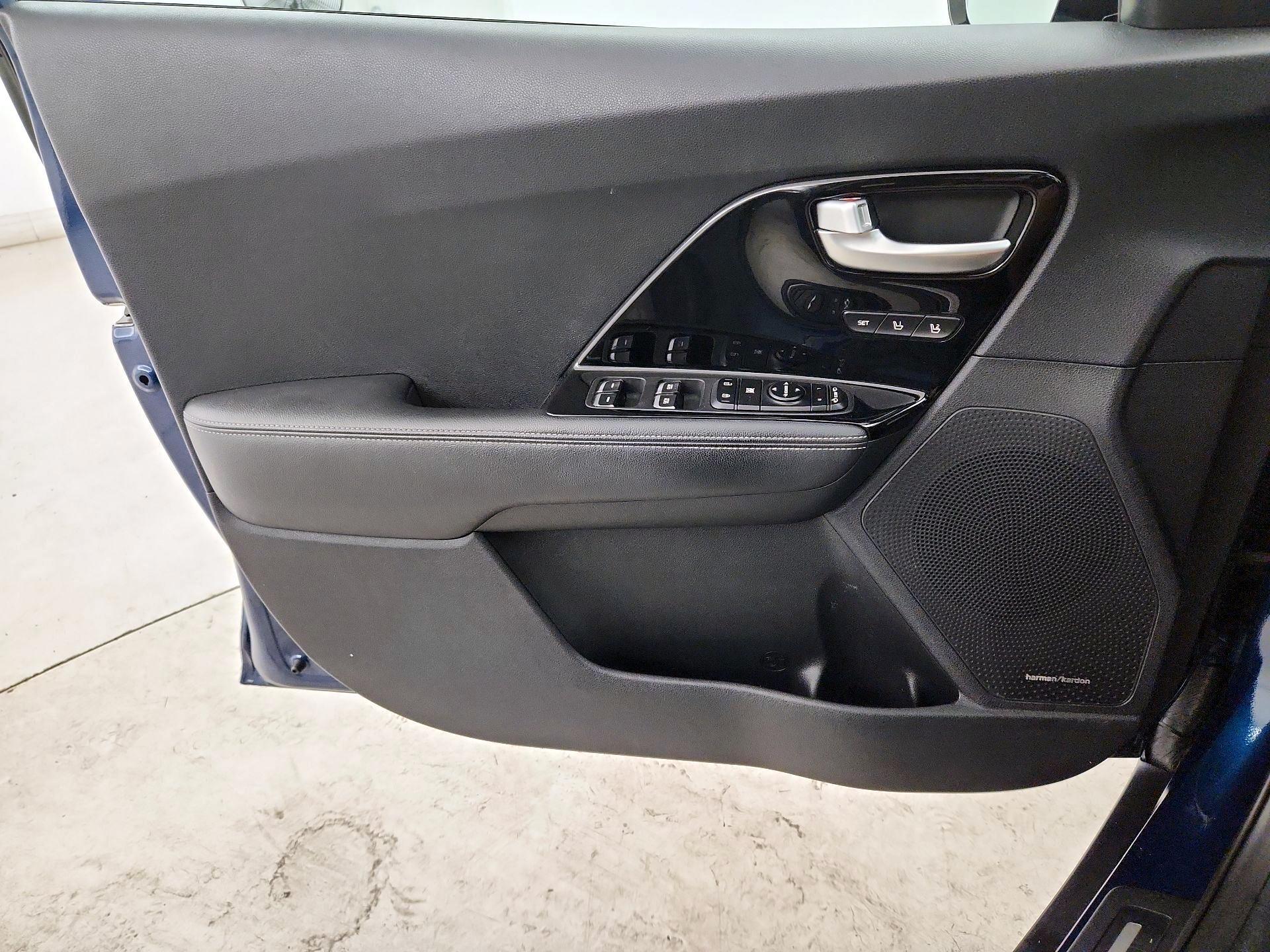 Thumbnail: 2017 Kia Niro - 12