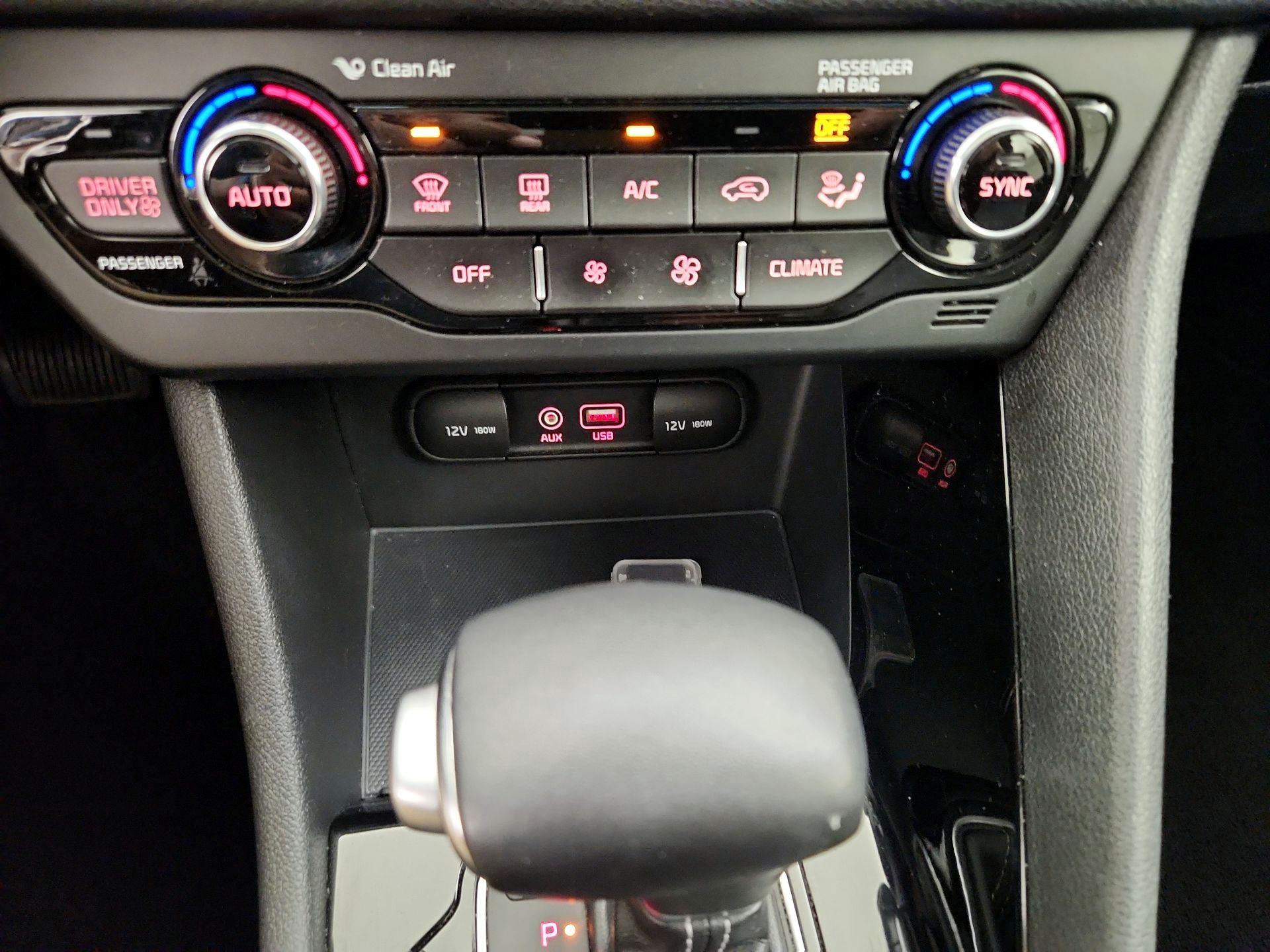 Thumbnail: 2017 Kia Niro - 17