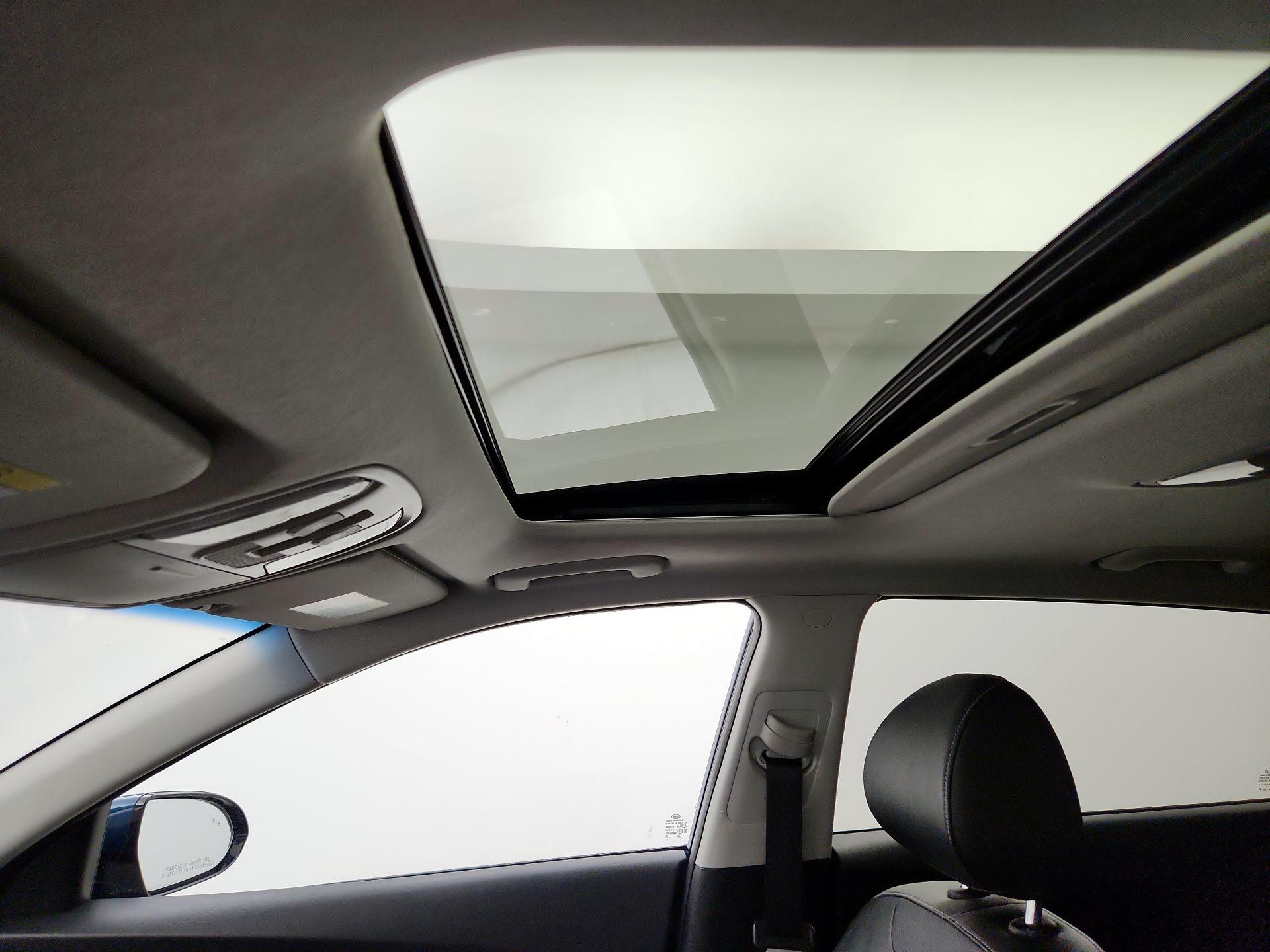 Thumbnail: 2017 Kia Niro - 20