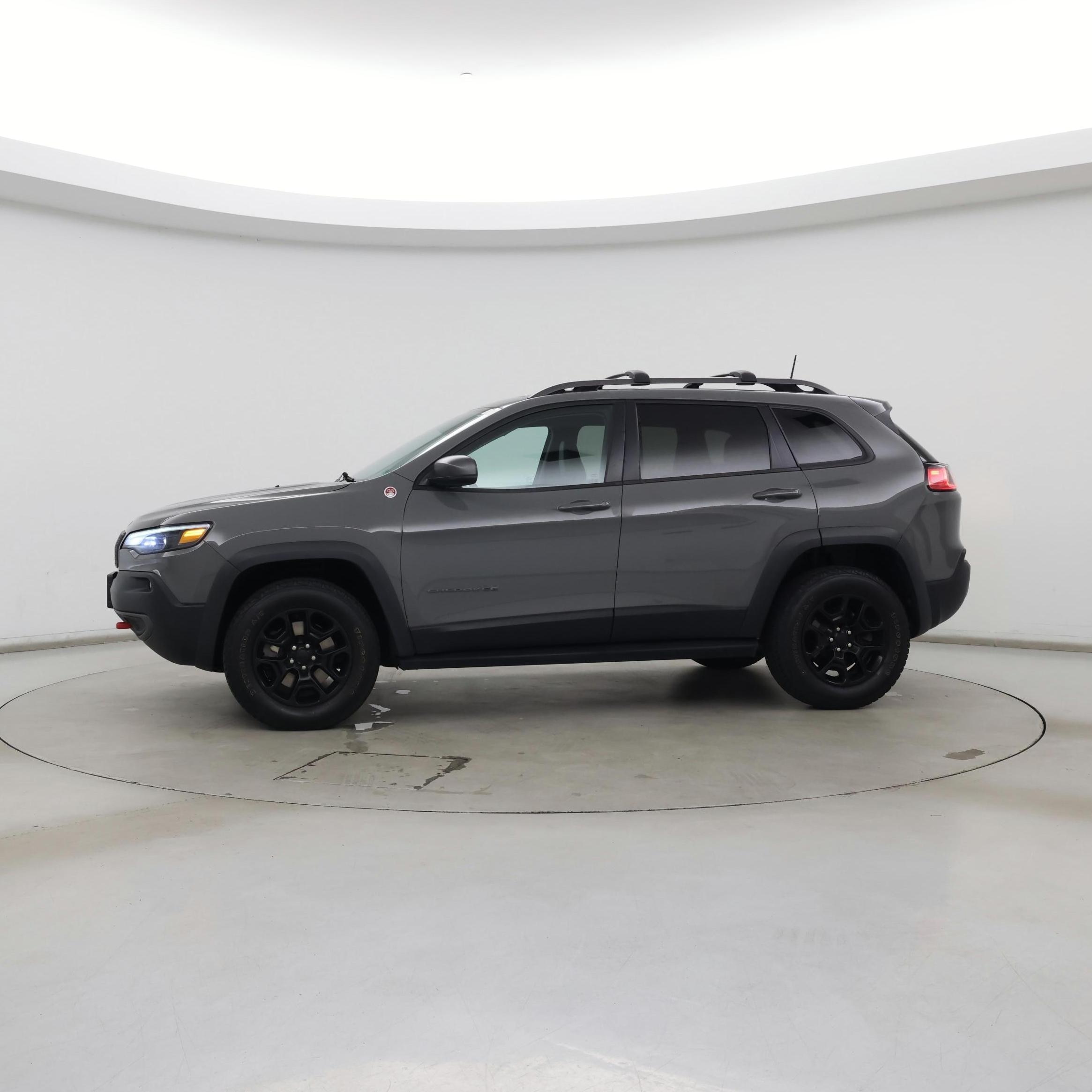 Thumbnail: 2019 Jeep Cherokee - 3