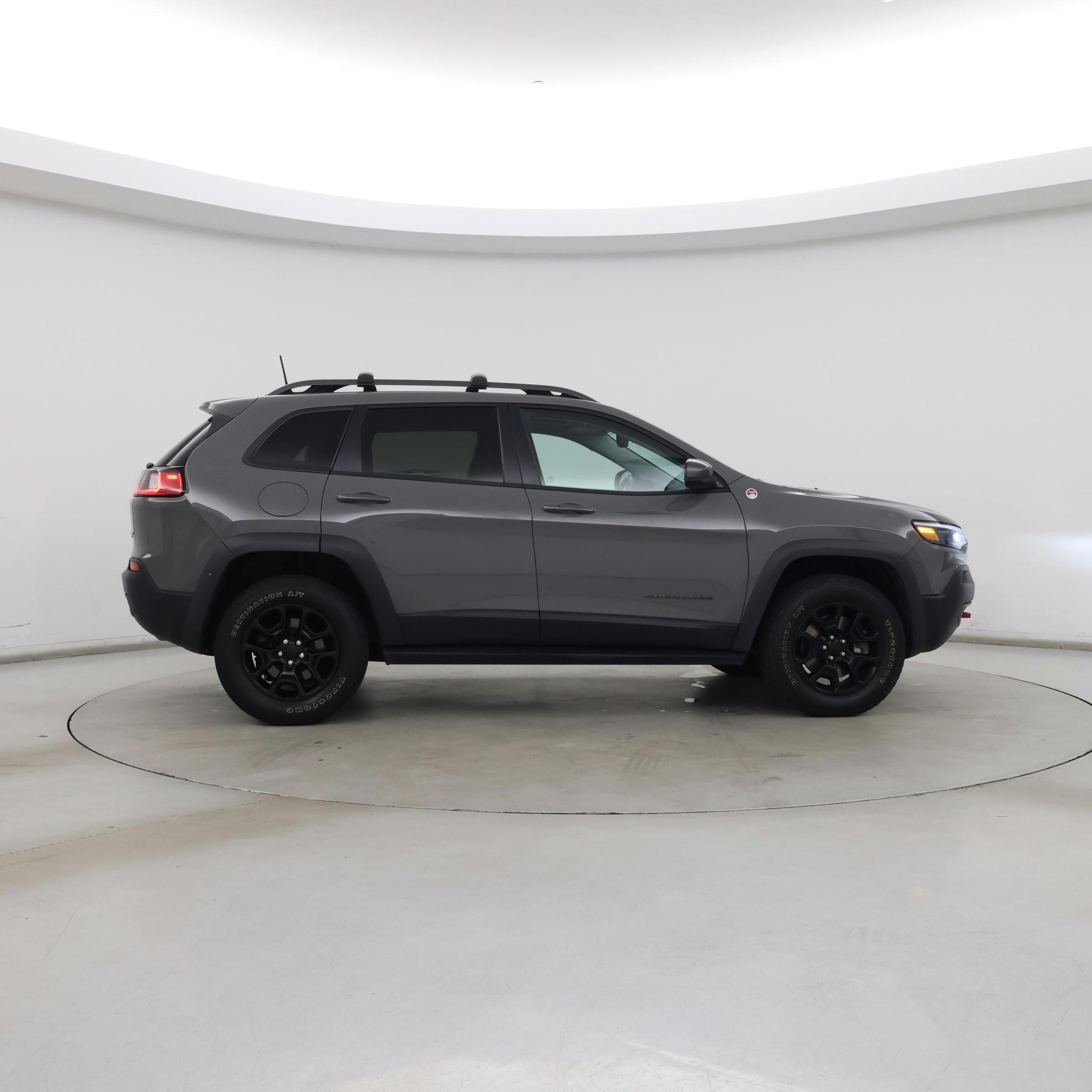 Thumbnail: 2019 Jeep Cherokee - 7