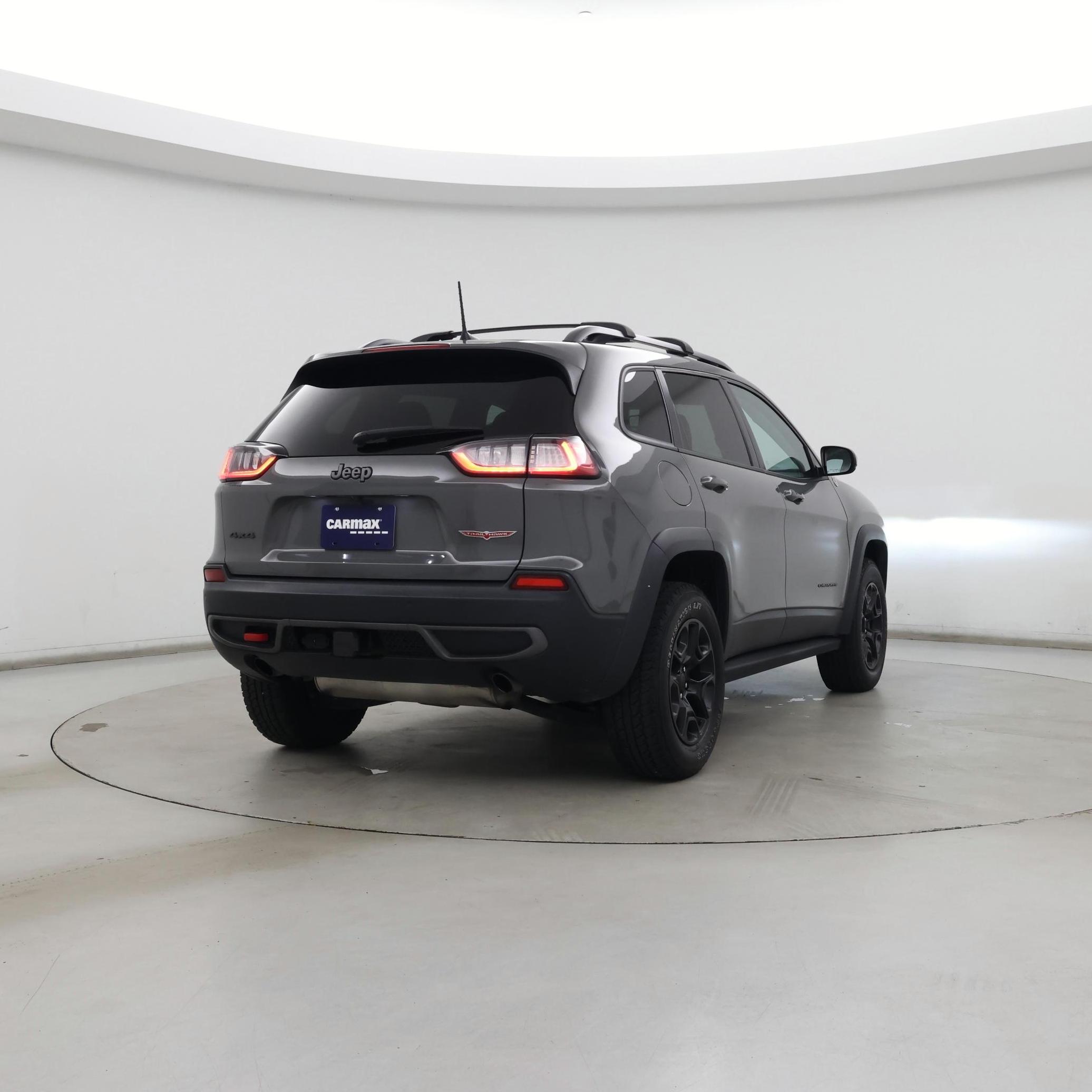 Thumbnail: 2019 Jeep Cherokee - 8