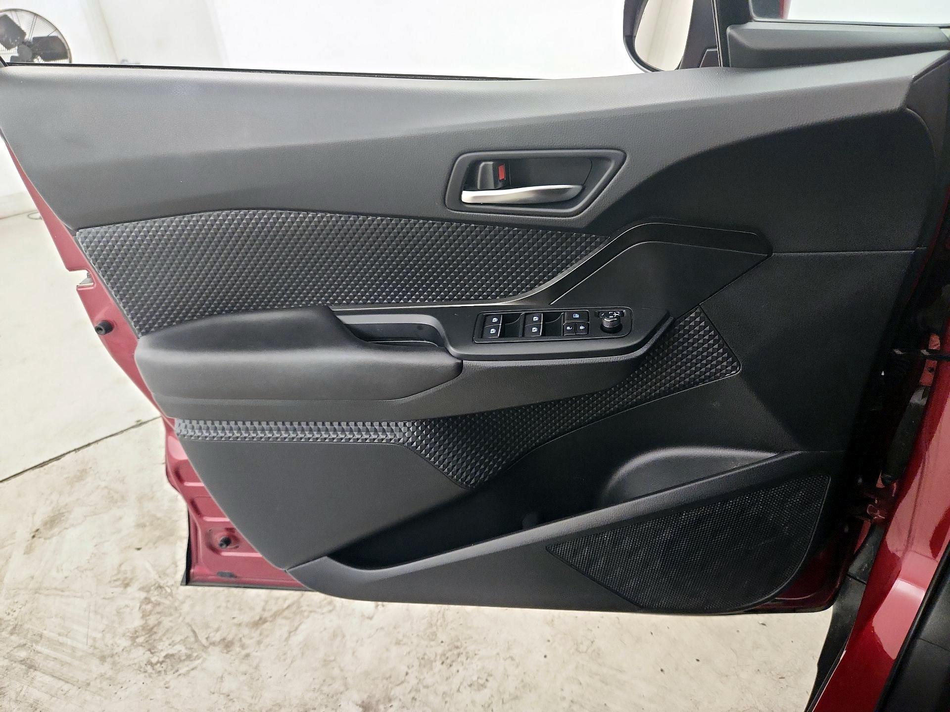 Thumbnail: 2018 Toyota C-HR - 12
