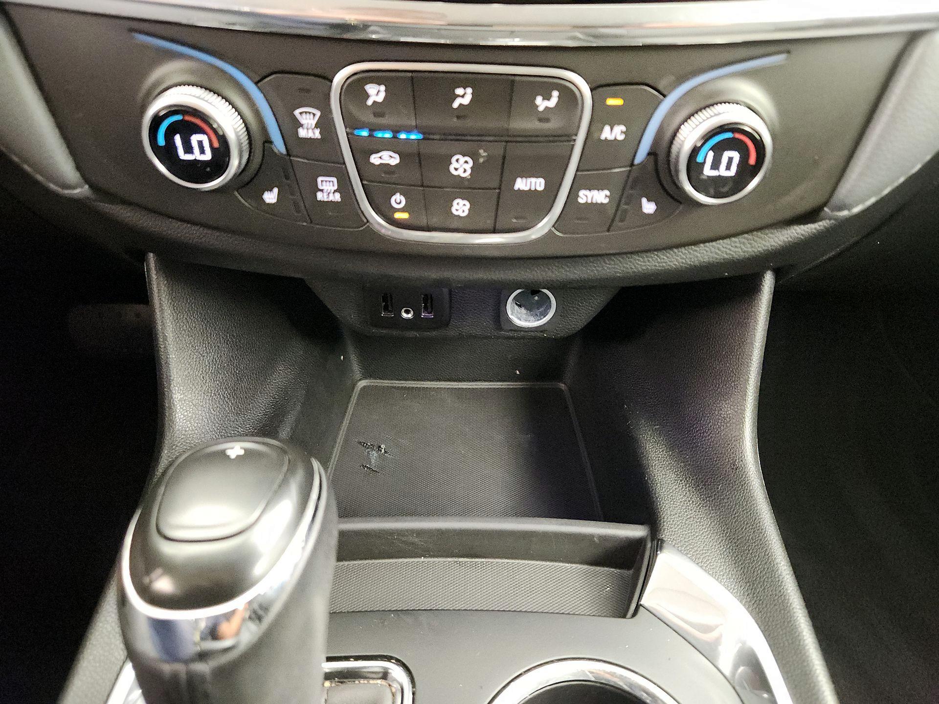 Thumbnail: 2019 Chevrolet Traverse - 16