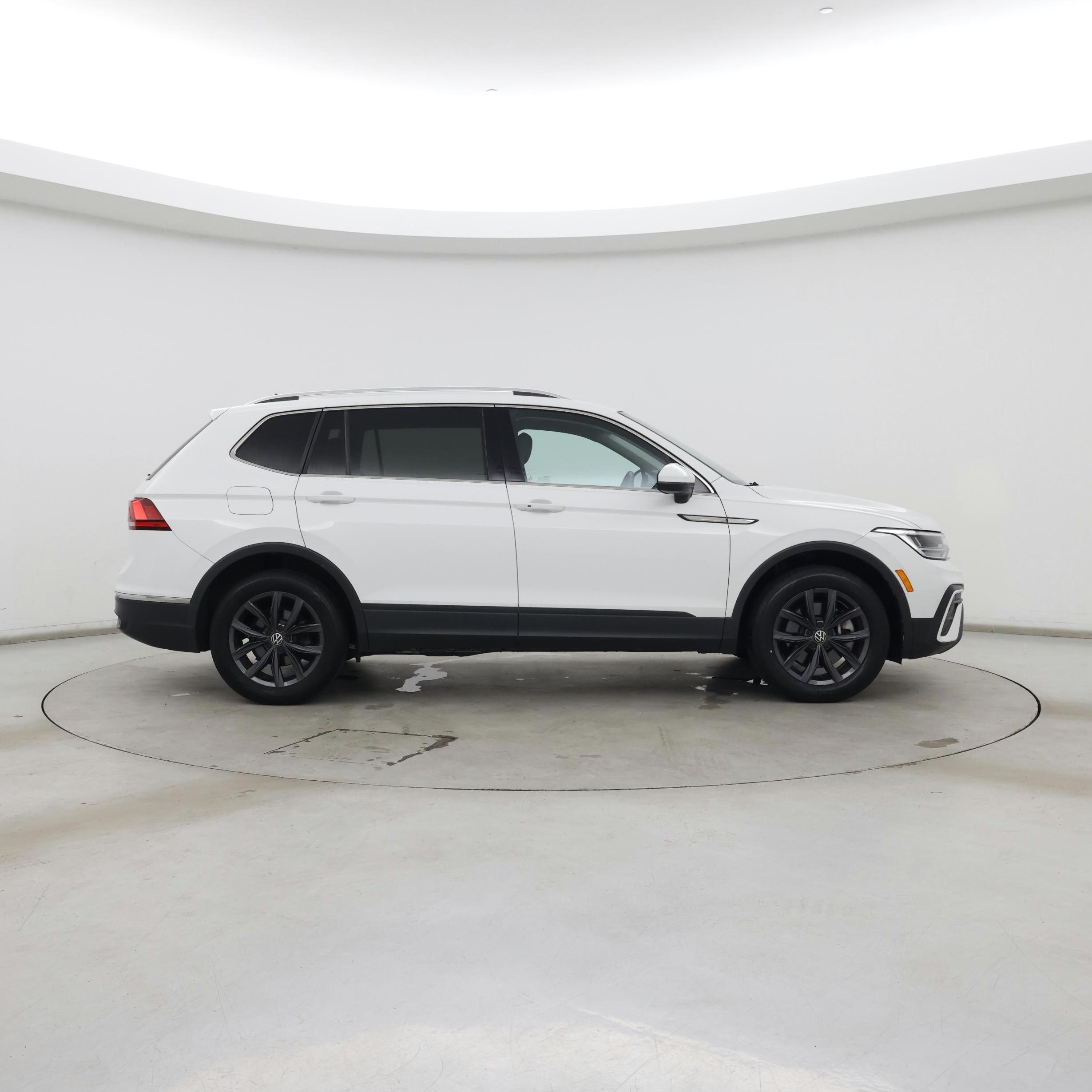 Thumbnail: 2022 Volkswagen Tiguan - 7