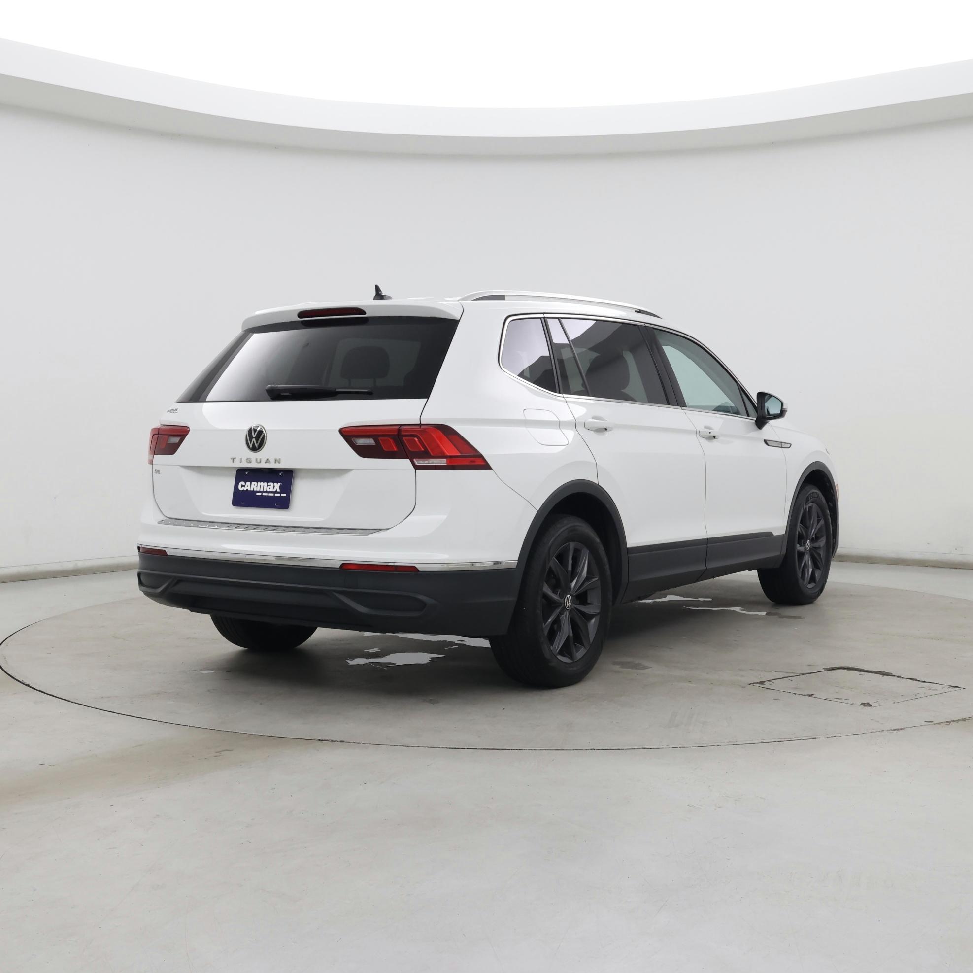 Thumbnail: 2022 Volkswagen Tiguan - 8