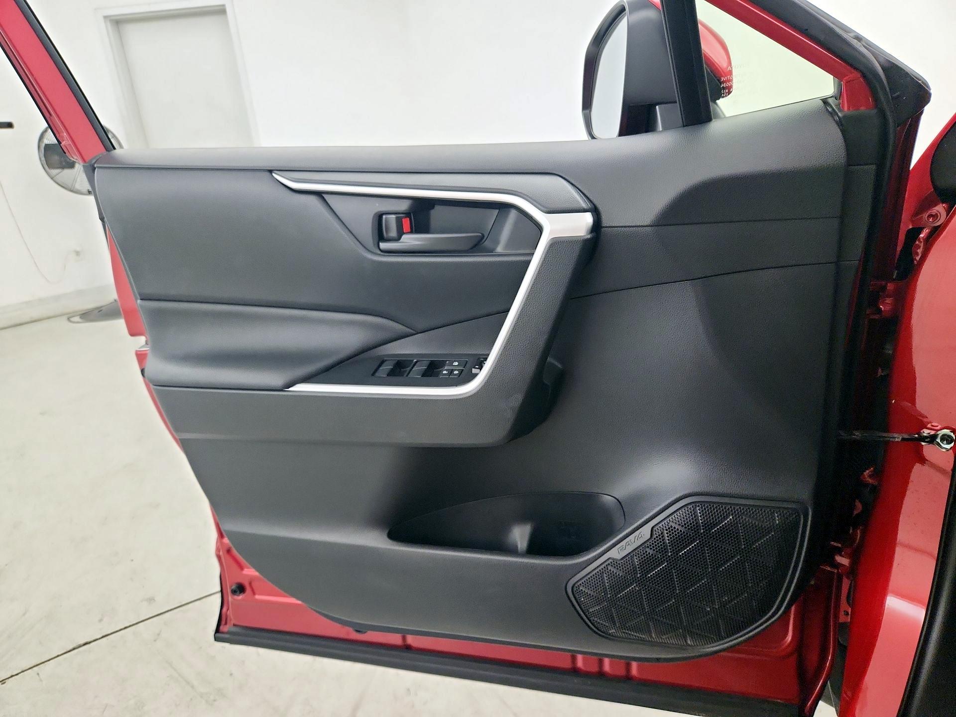 Thumbnail: 2021 Toyota RAV4 - 12