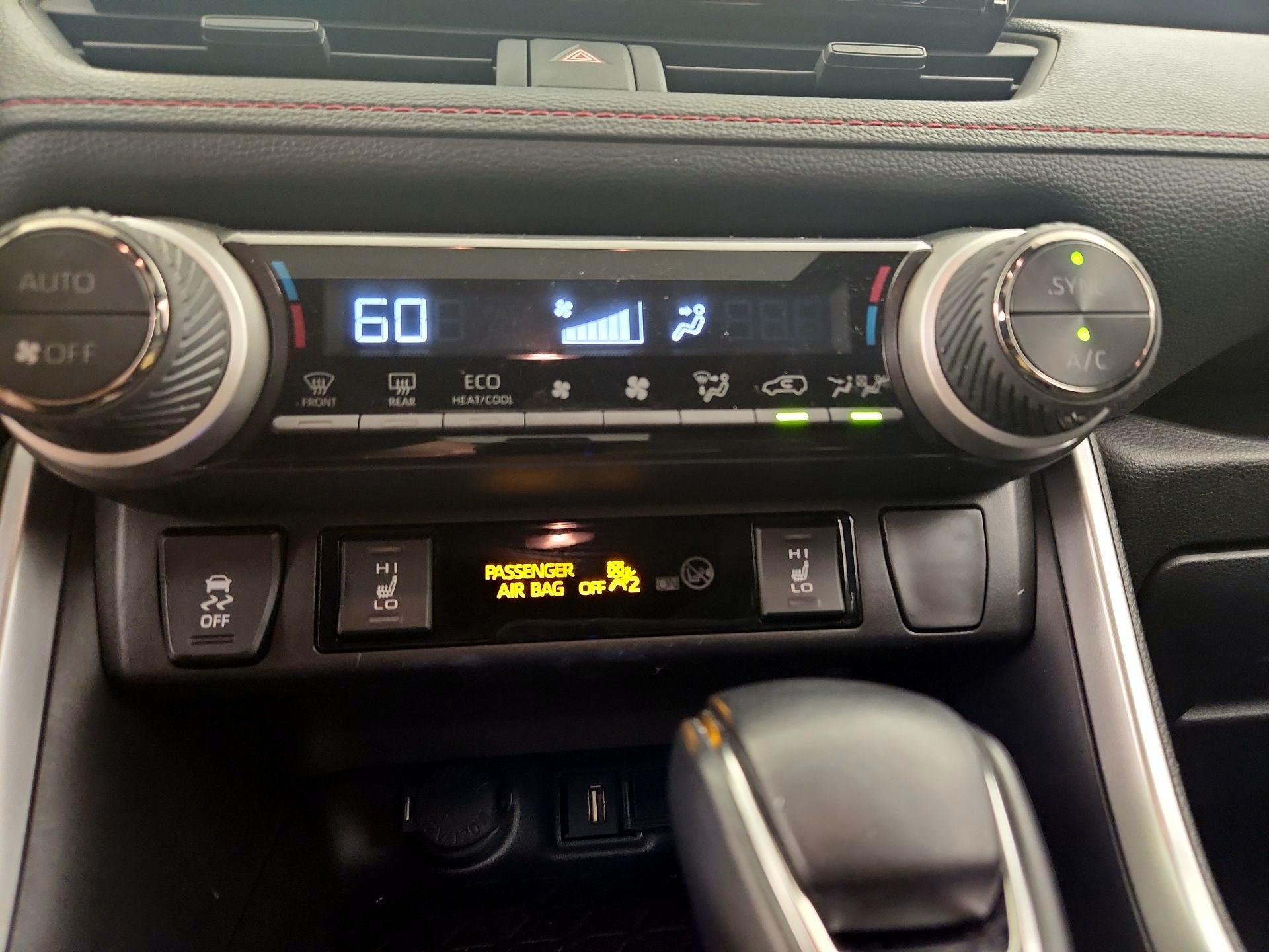 Thumbnail: 2021 Toyota RAV4 - 16