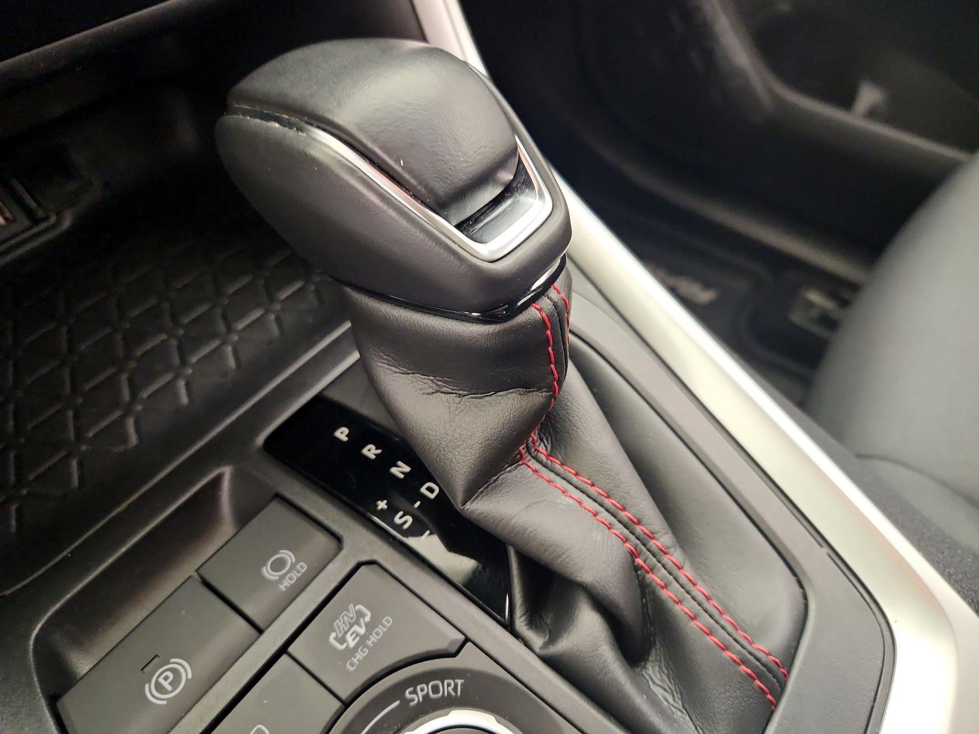 Thumbnail: 2021 Toyota RAV4 - 17