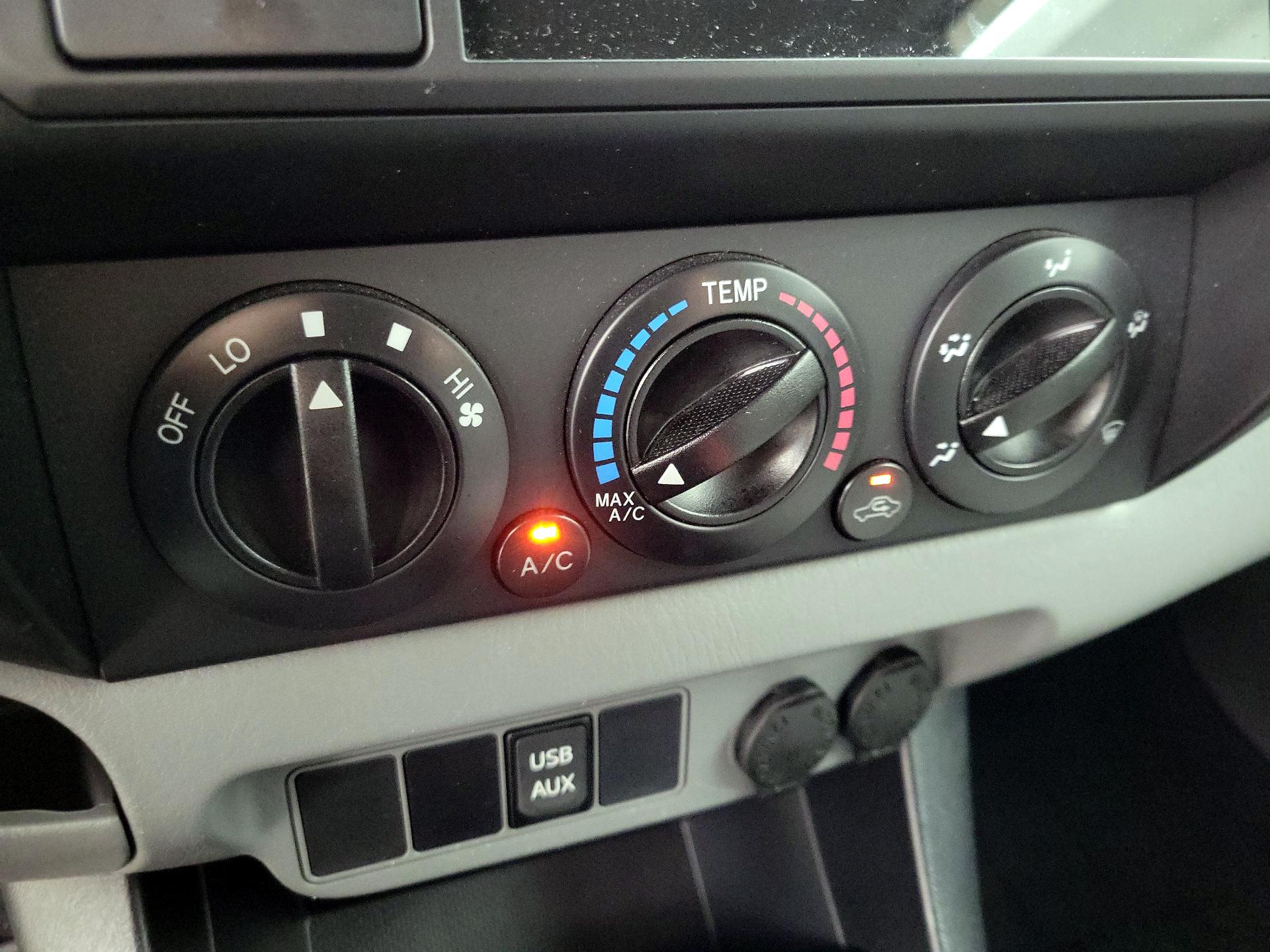 Thumbnail: 2015 Toyota Tacoma - 16