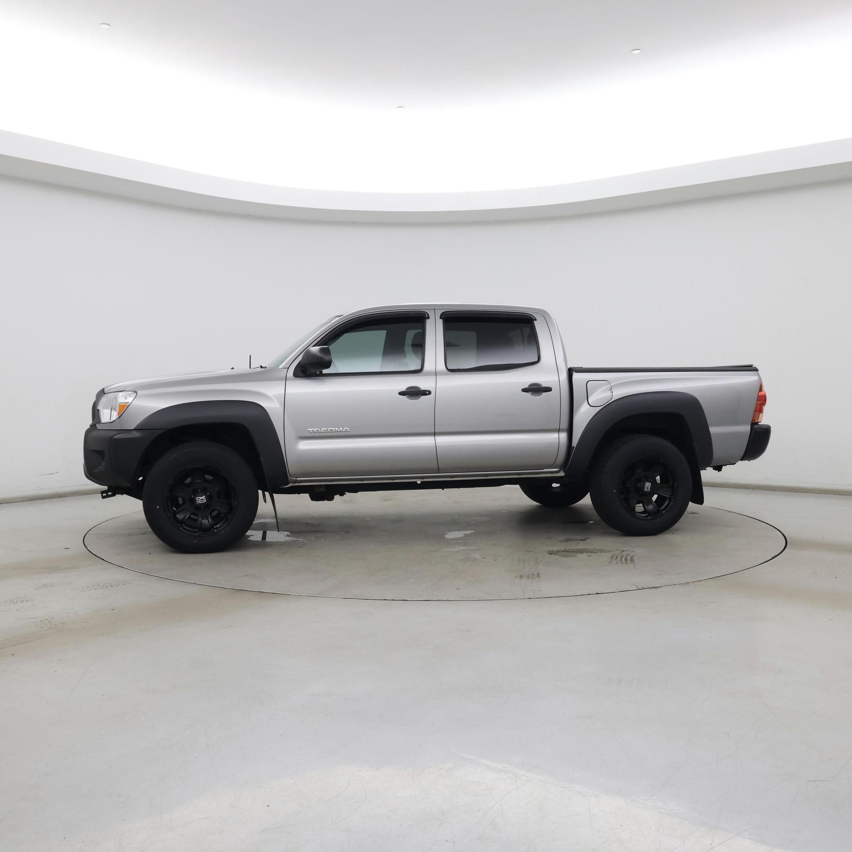 Thumbnail: 2015 Toyota Tacoma - 3