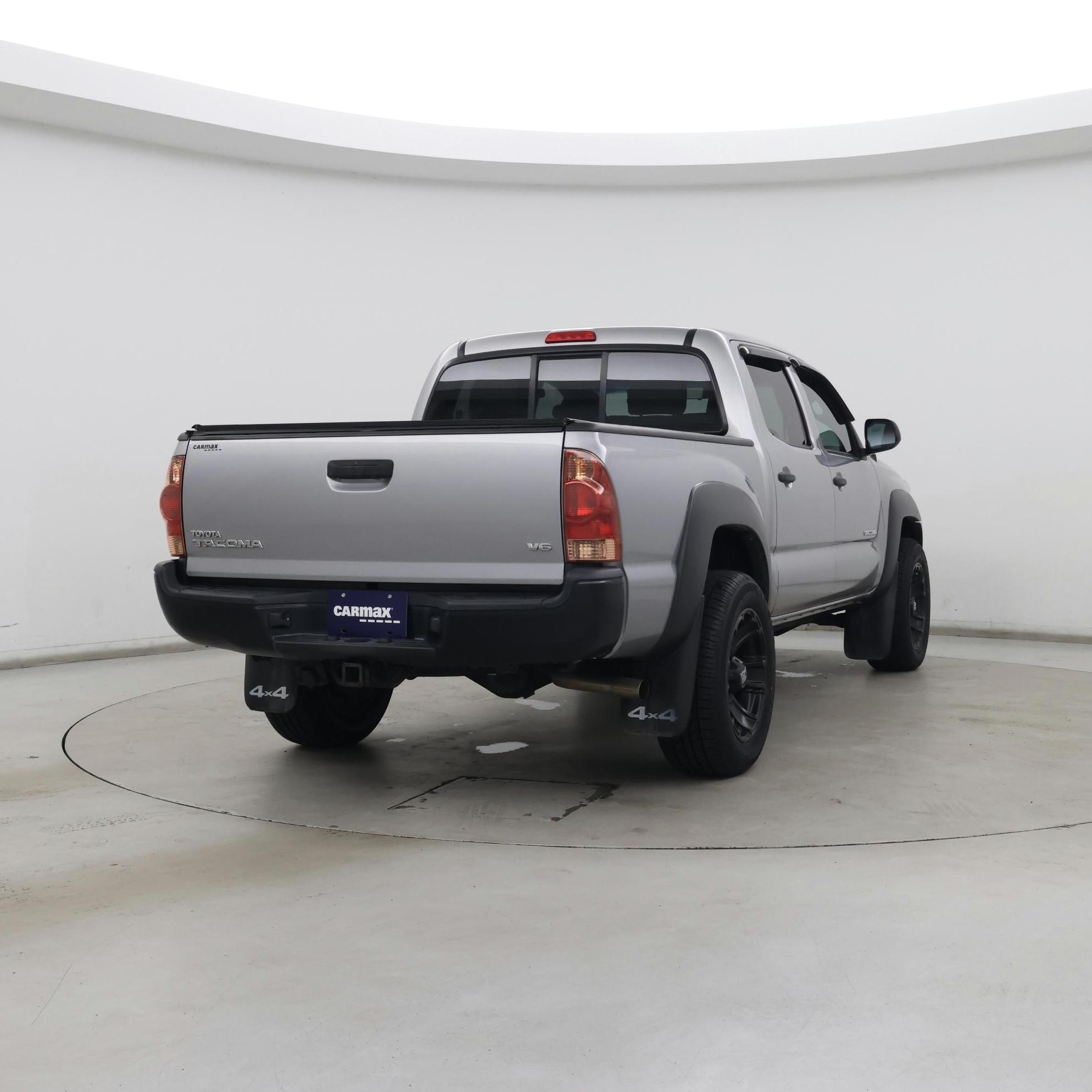 Thumbnail: 2015 Toyota Tacoma - 8