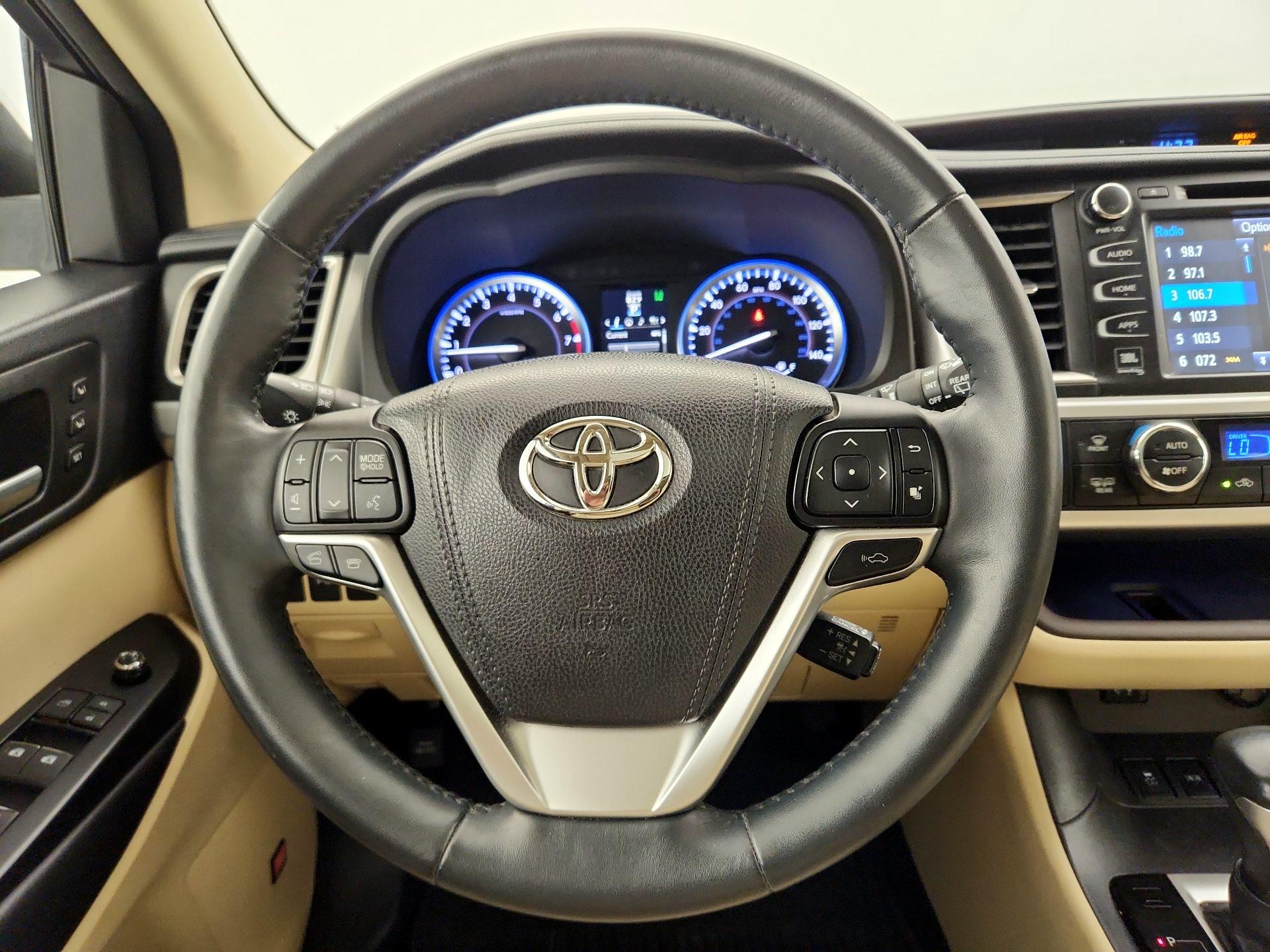 Thumbnail: 2016 Toyota Highlander - 10