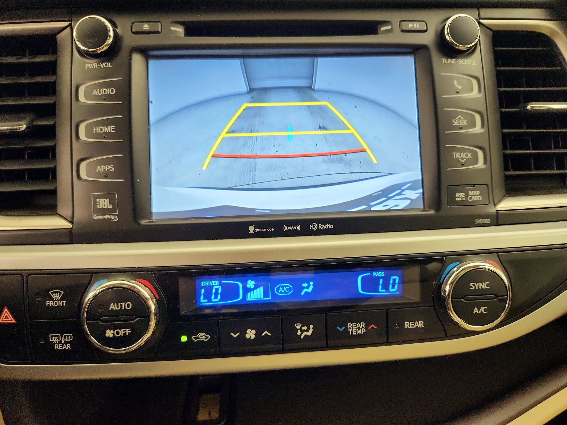 Thumbnail: 2016 Toyota Highlander - 14