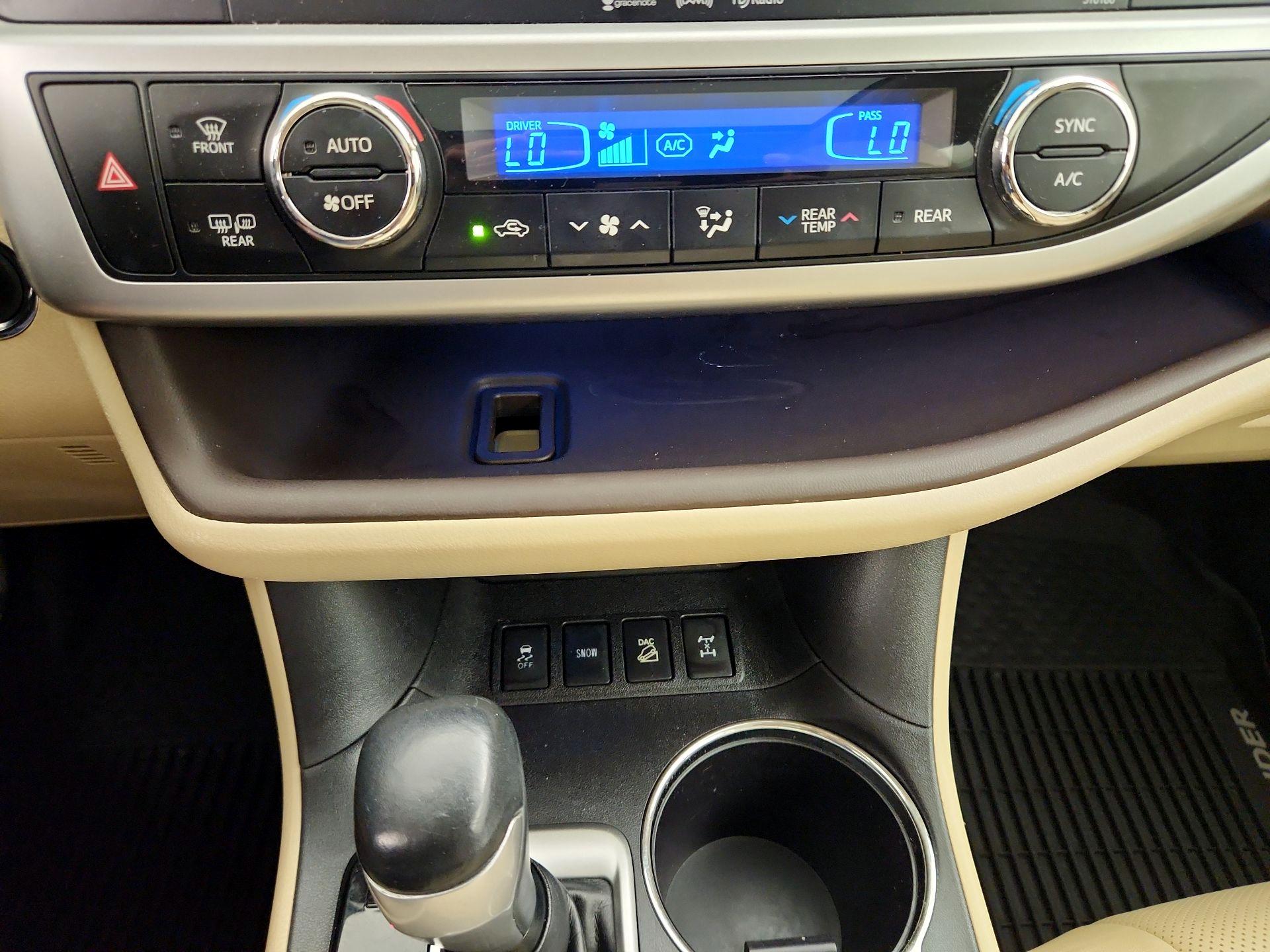 Thumbnail: 2016 Toyota Highlander - 16
