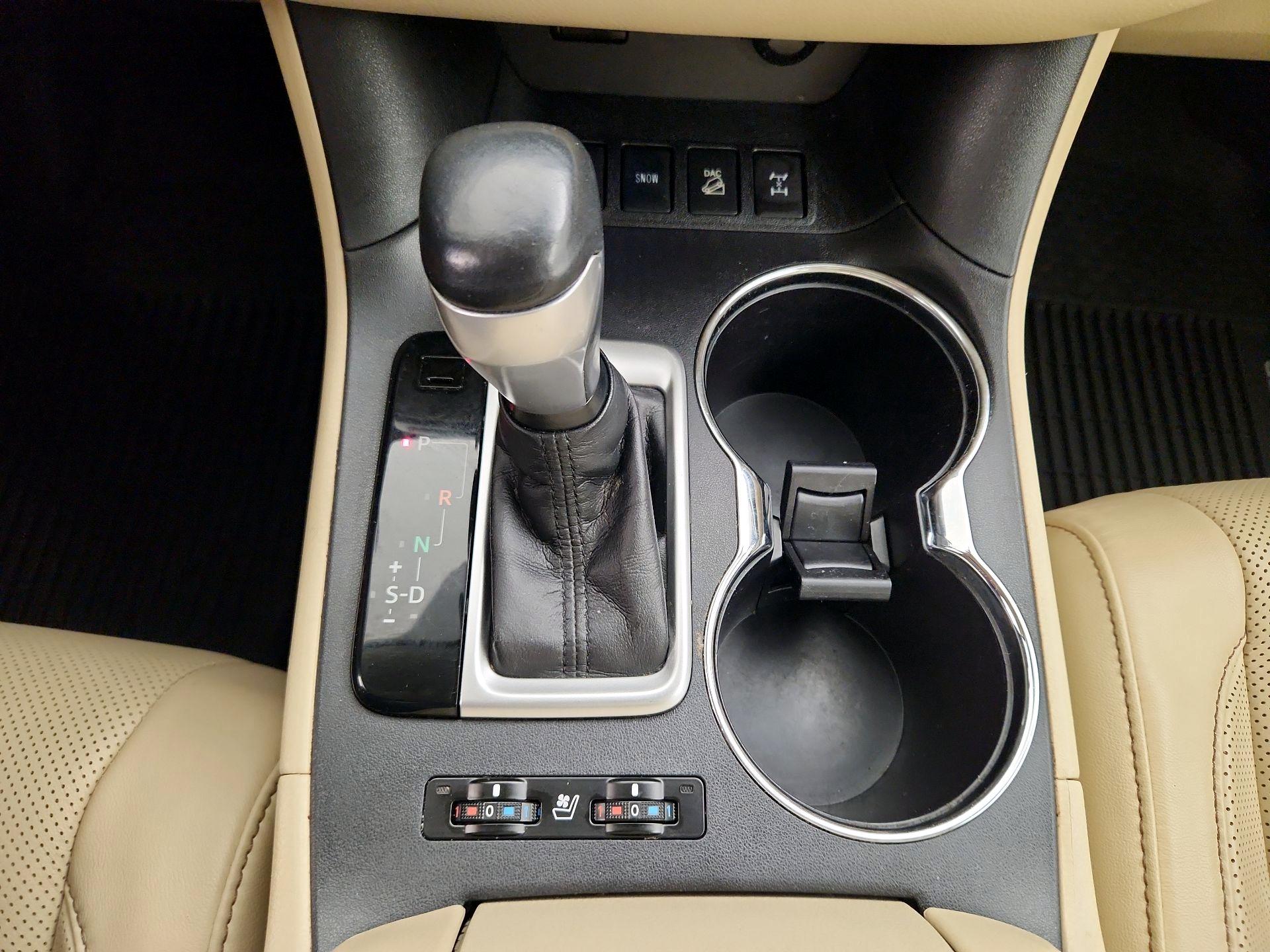 Thumbnail: 2016 Toyota Highlander - 17