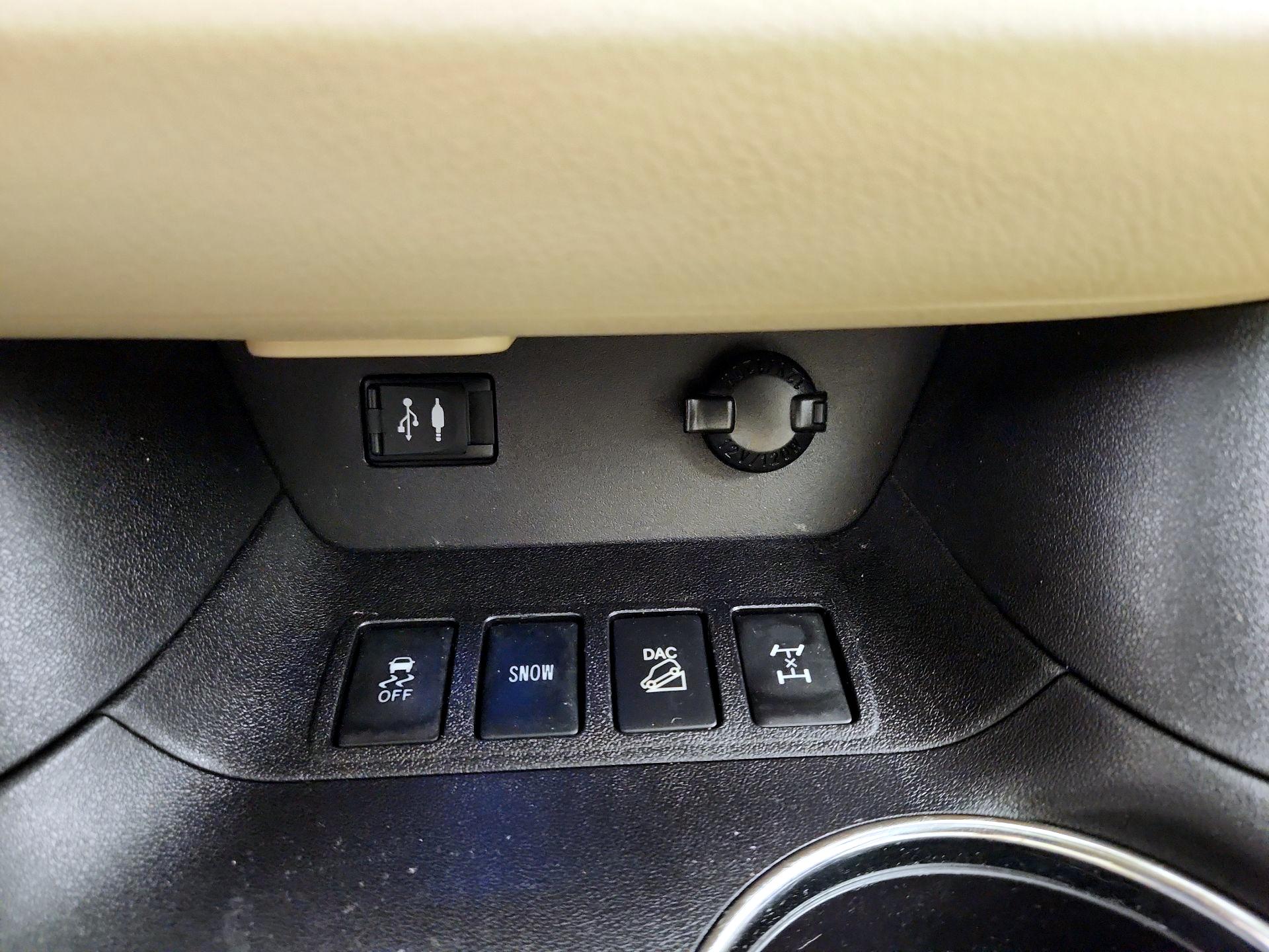 Thumbnail: 2016 Toyota Highlander - 18