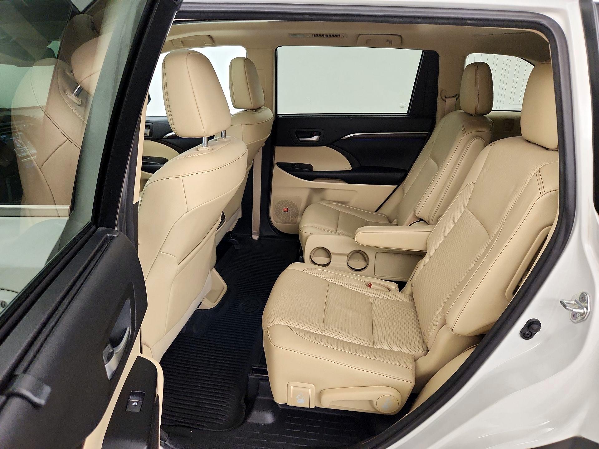 Thumbnail: 2016 Toyota Highlander - 20
